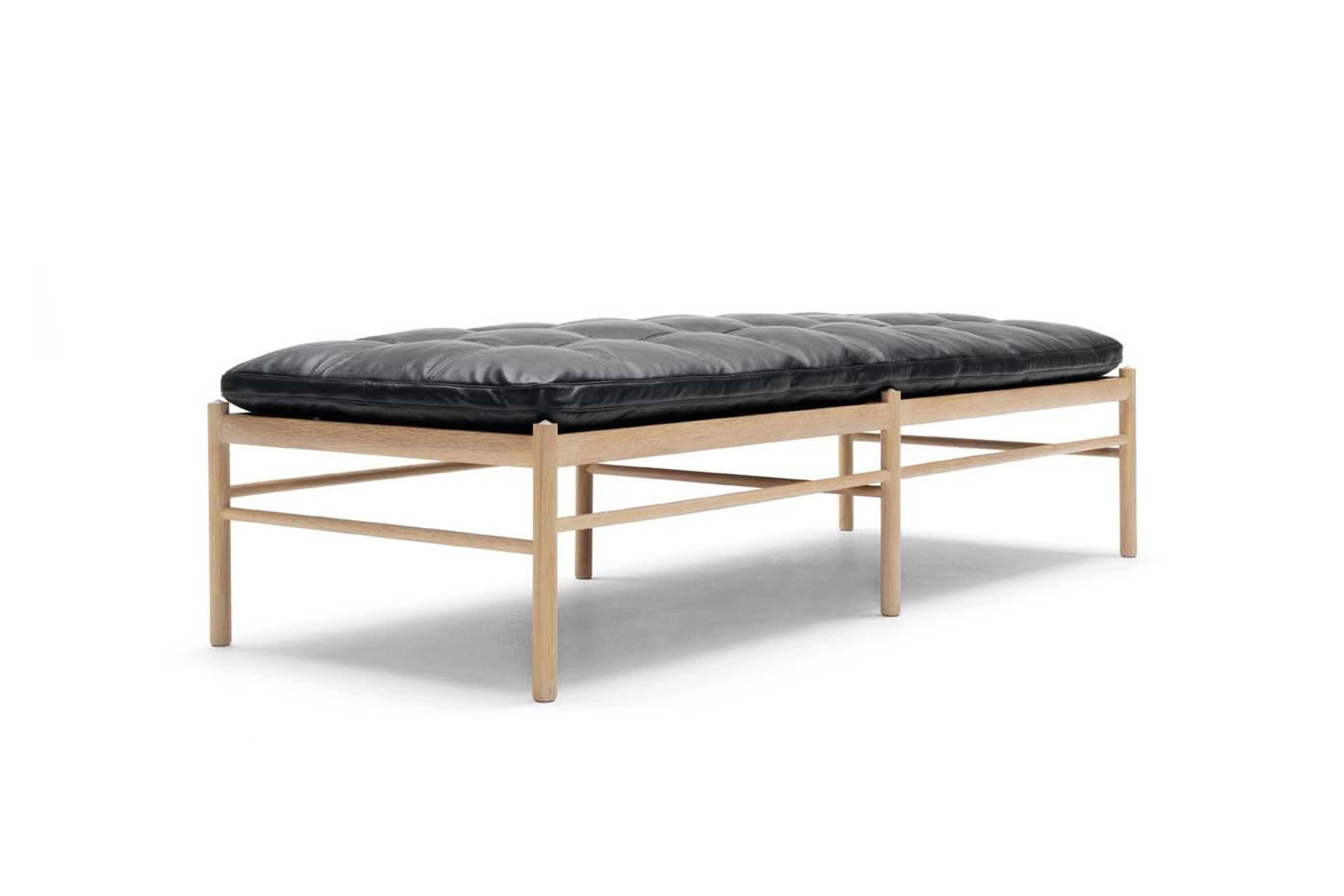 OW150 Daybed by Carl Hansen + Son