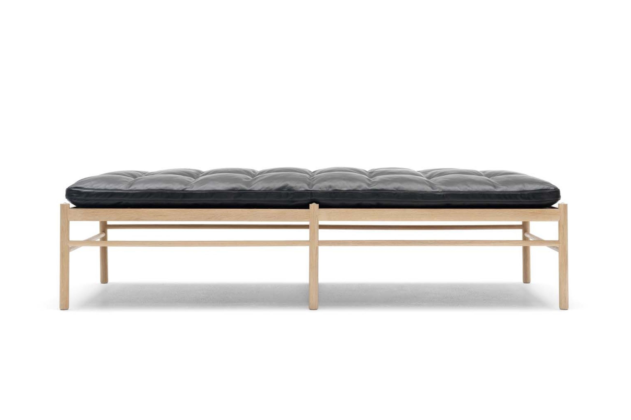 OW150 Daybed by Carl Hansen + Son