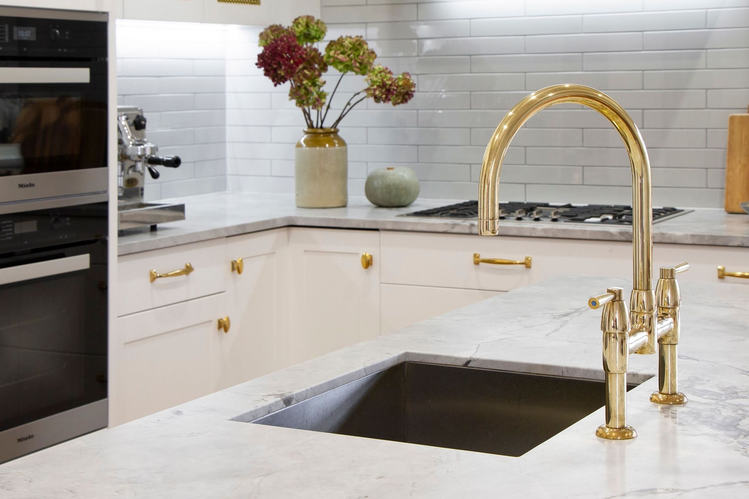 Perrin & Rowe Io kitchen tap with spray rinse