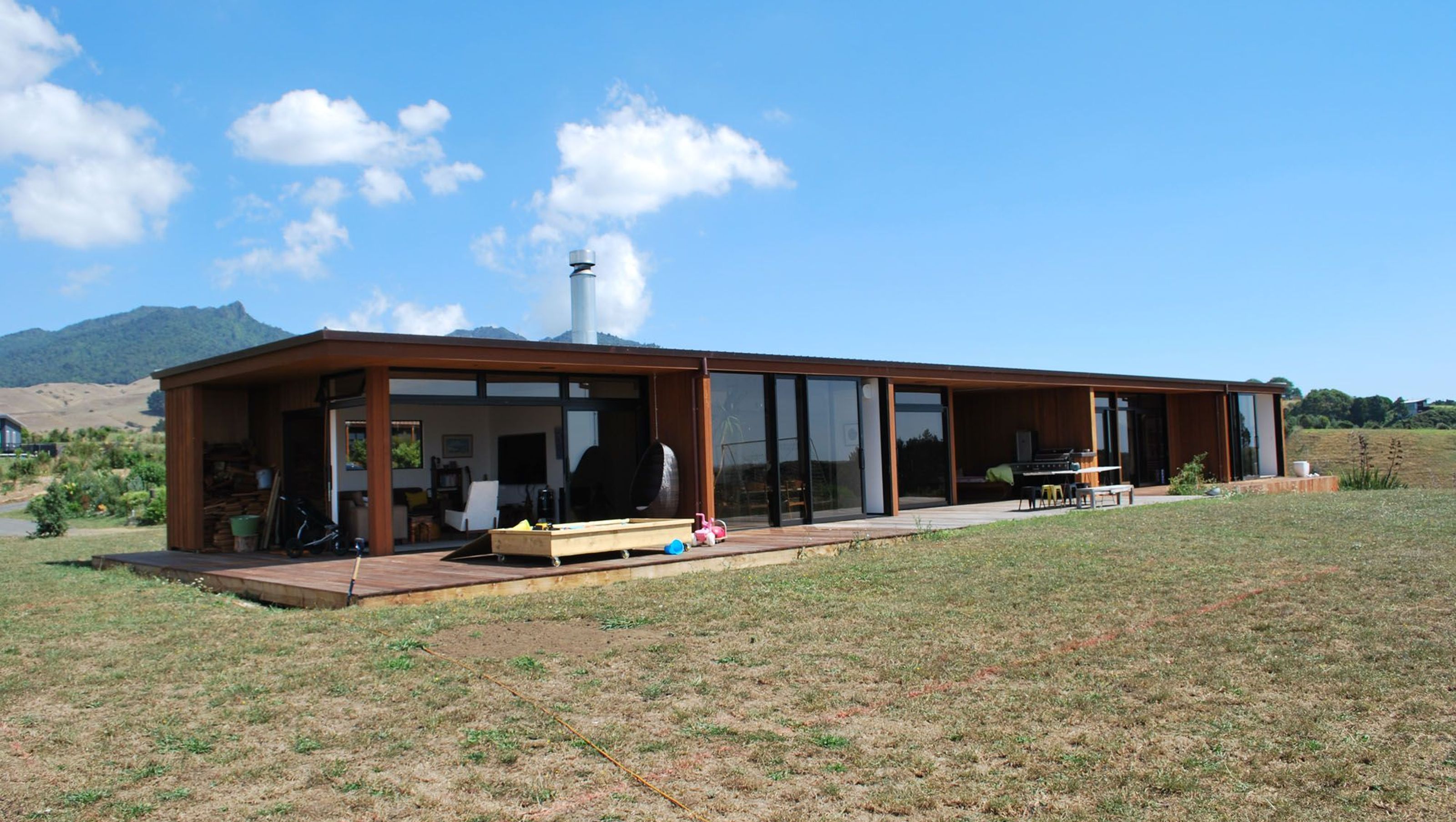 Raglan House