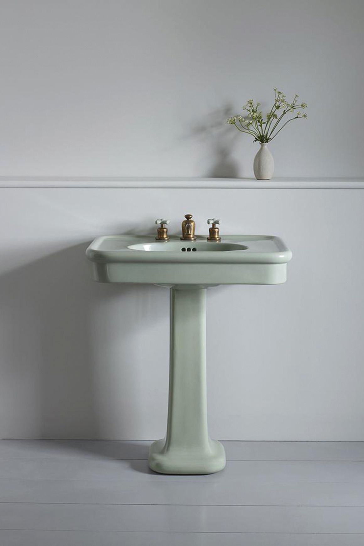 Rockwell Basin on Pedestal