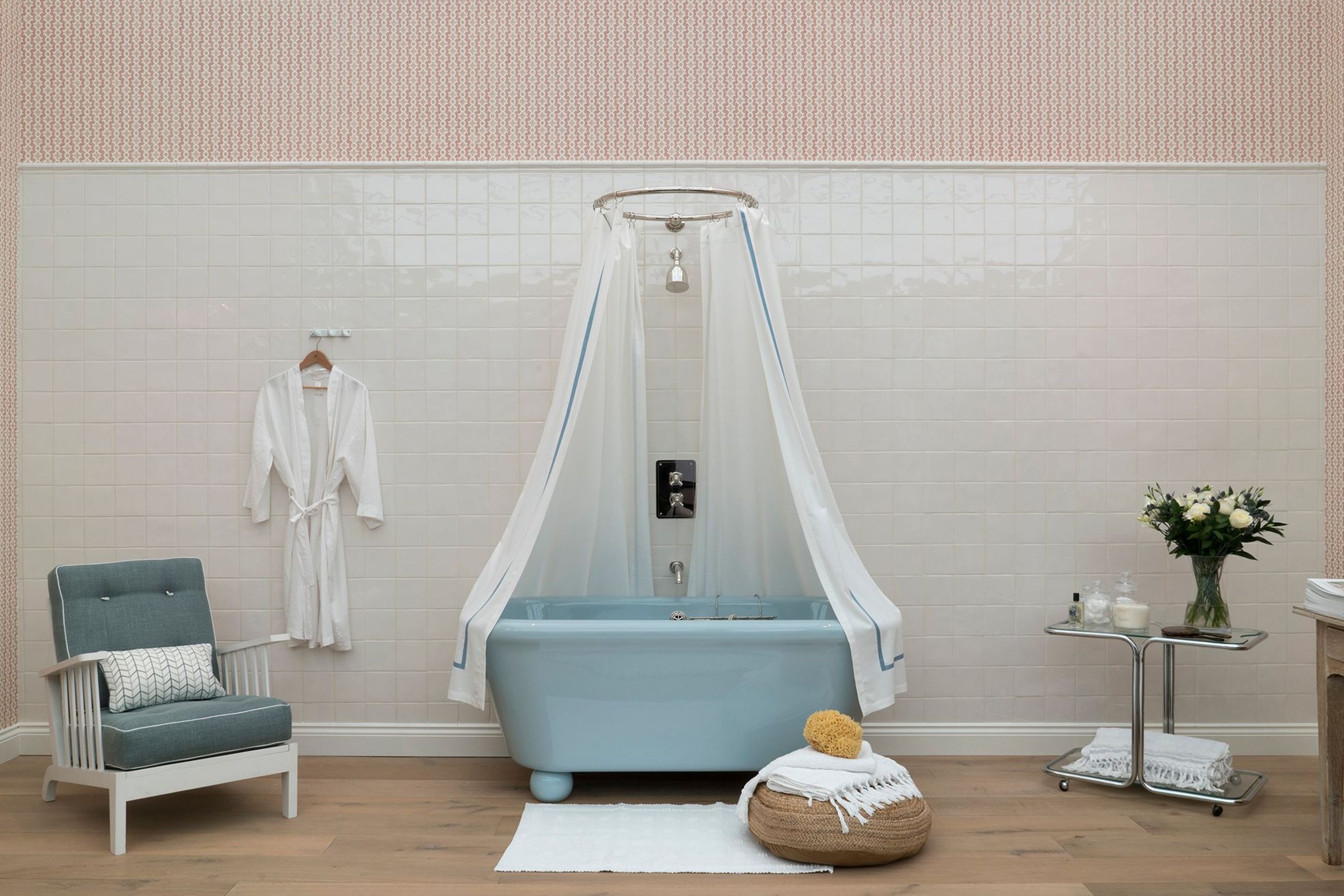 Rockwell Bath with Feet