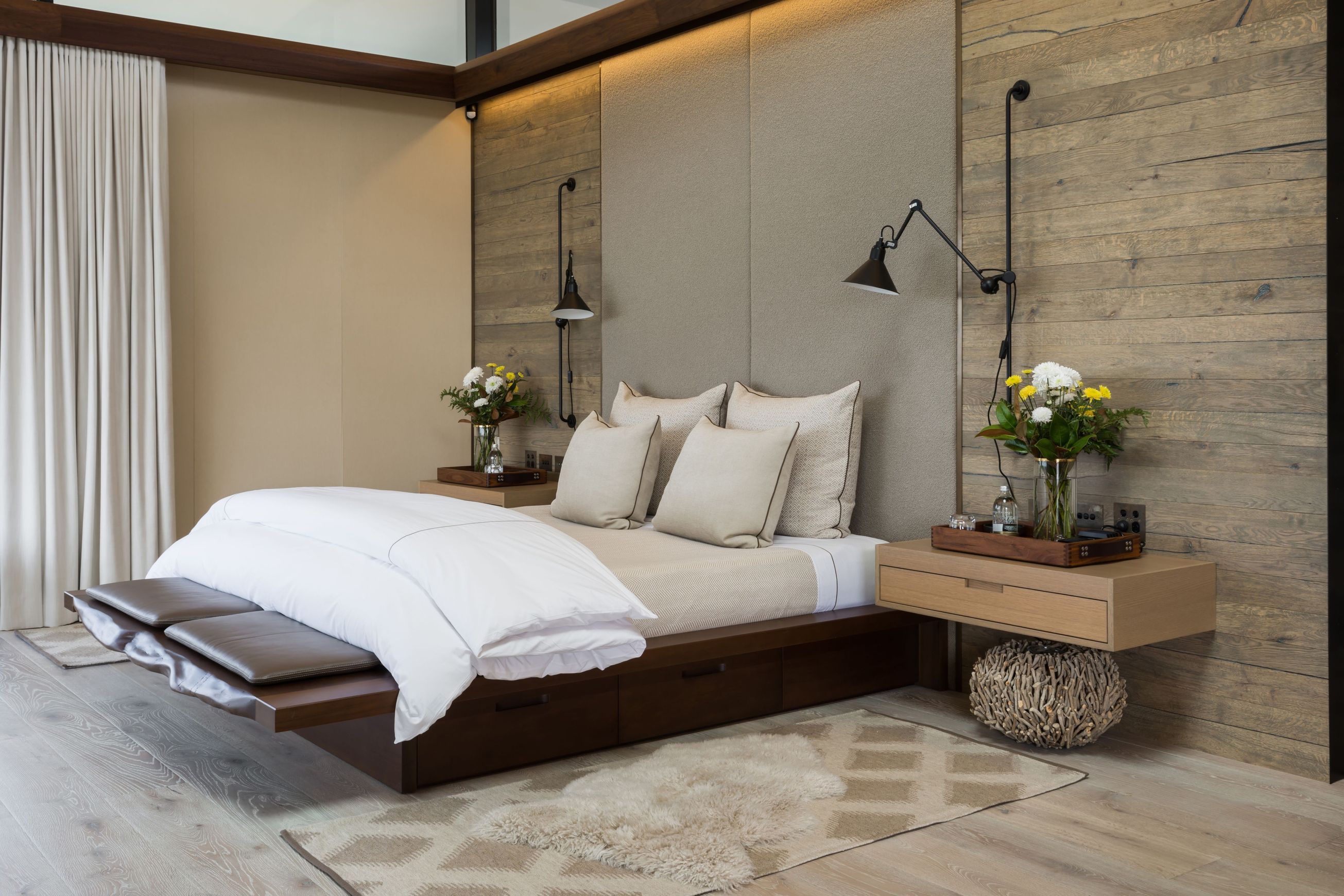 Tables & Bedside Tables