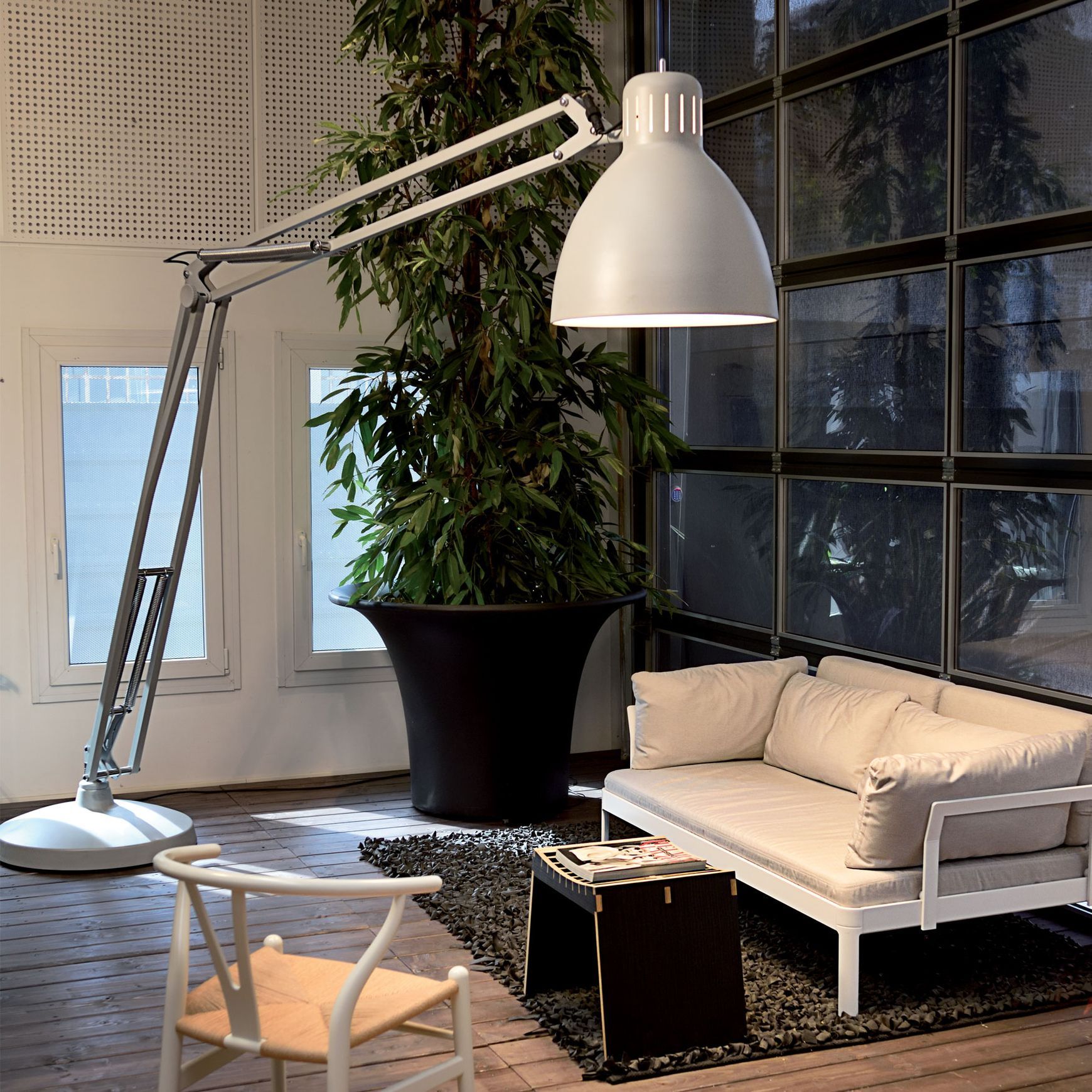 THE GREAT JJ Floor Lamp by Leucos