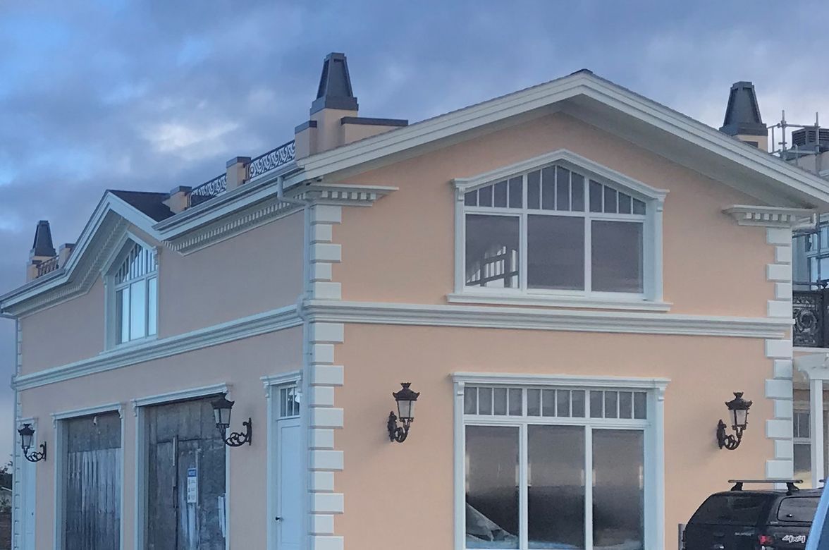 The Riverhead Mansion