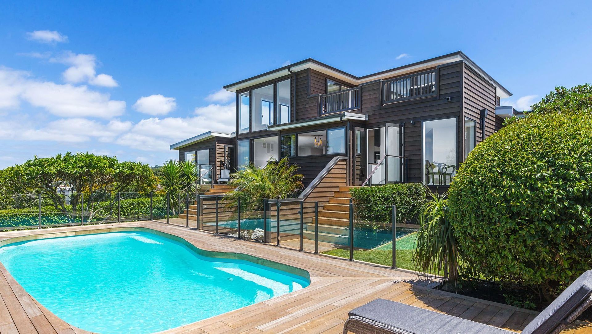 Vaughan Crescent, Murrays Bay banner