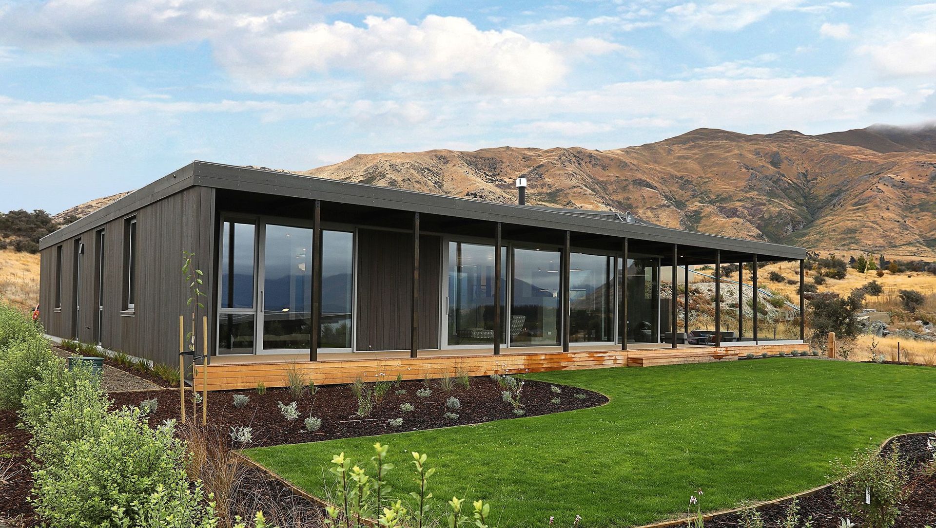 Wanaka Courtyard House banner