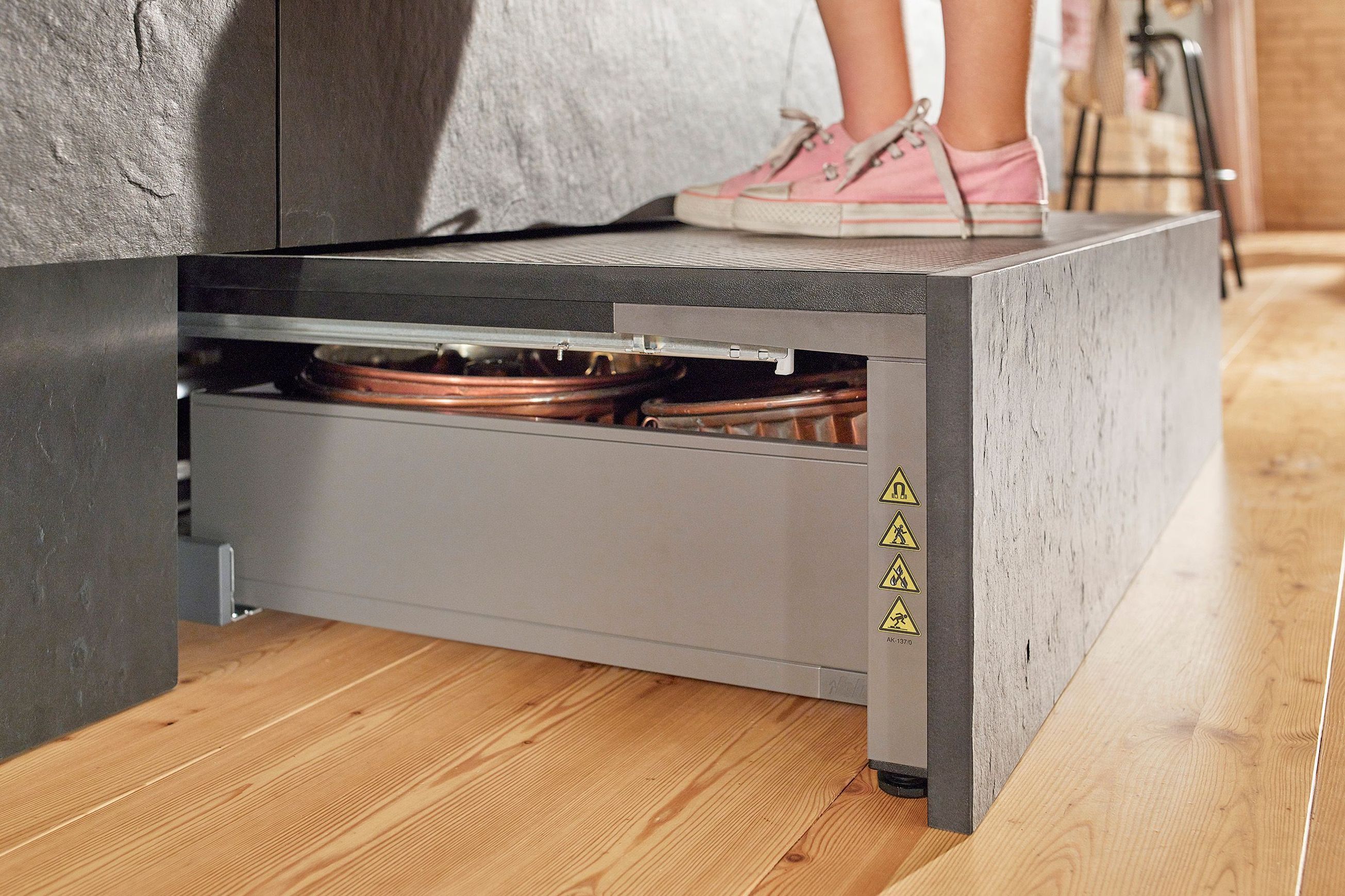 SPACE STEP - Cabinet Application
