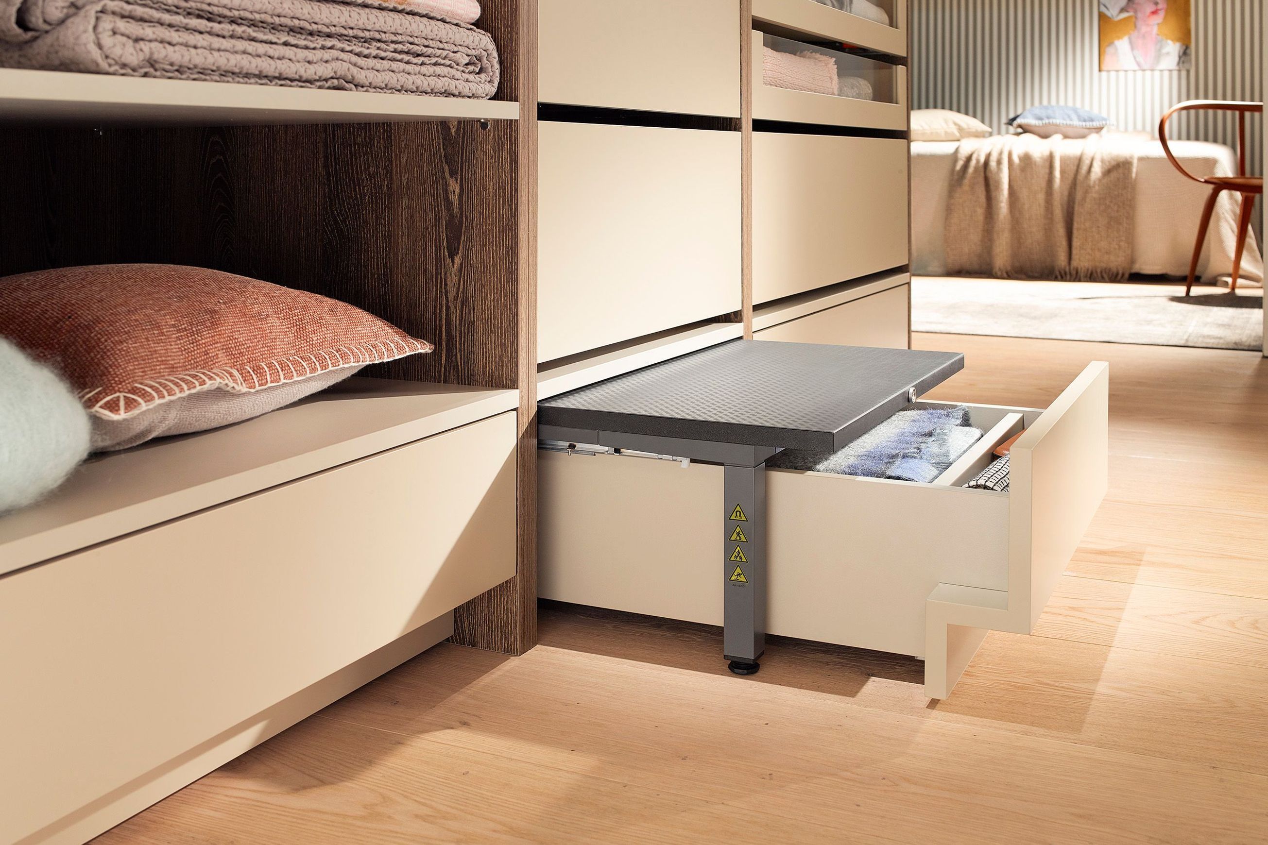 SPACE STEP - Cabinet Application