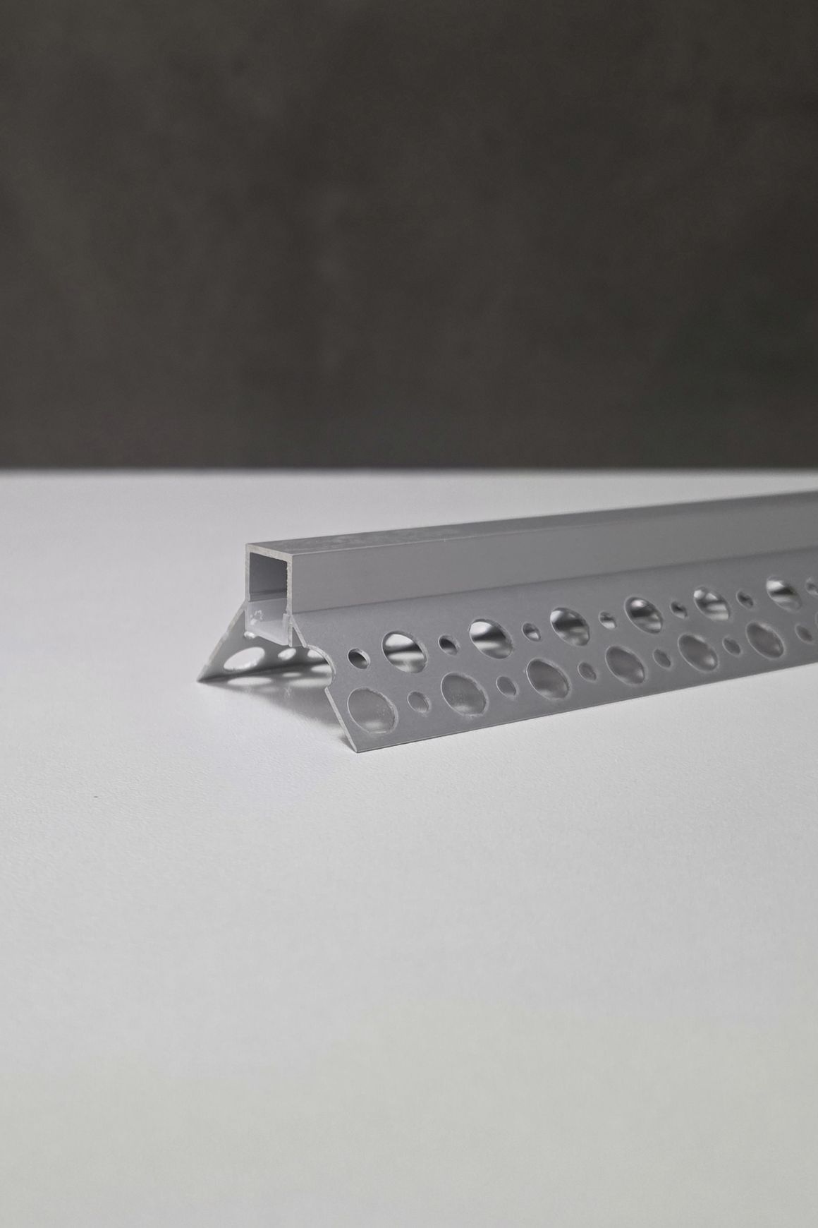 TL003 Plaster-in Inner Corner Extrusion