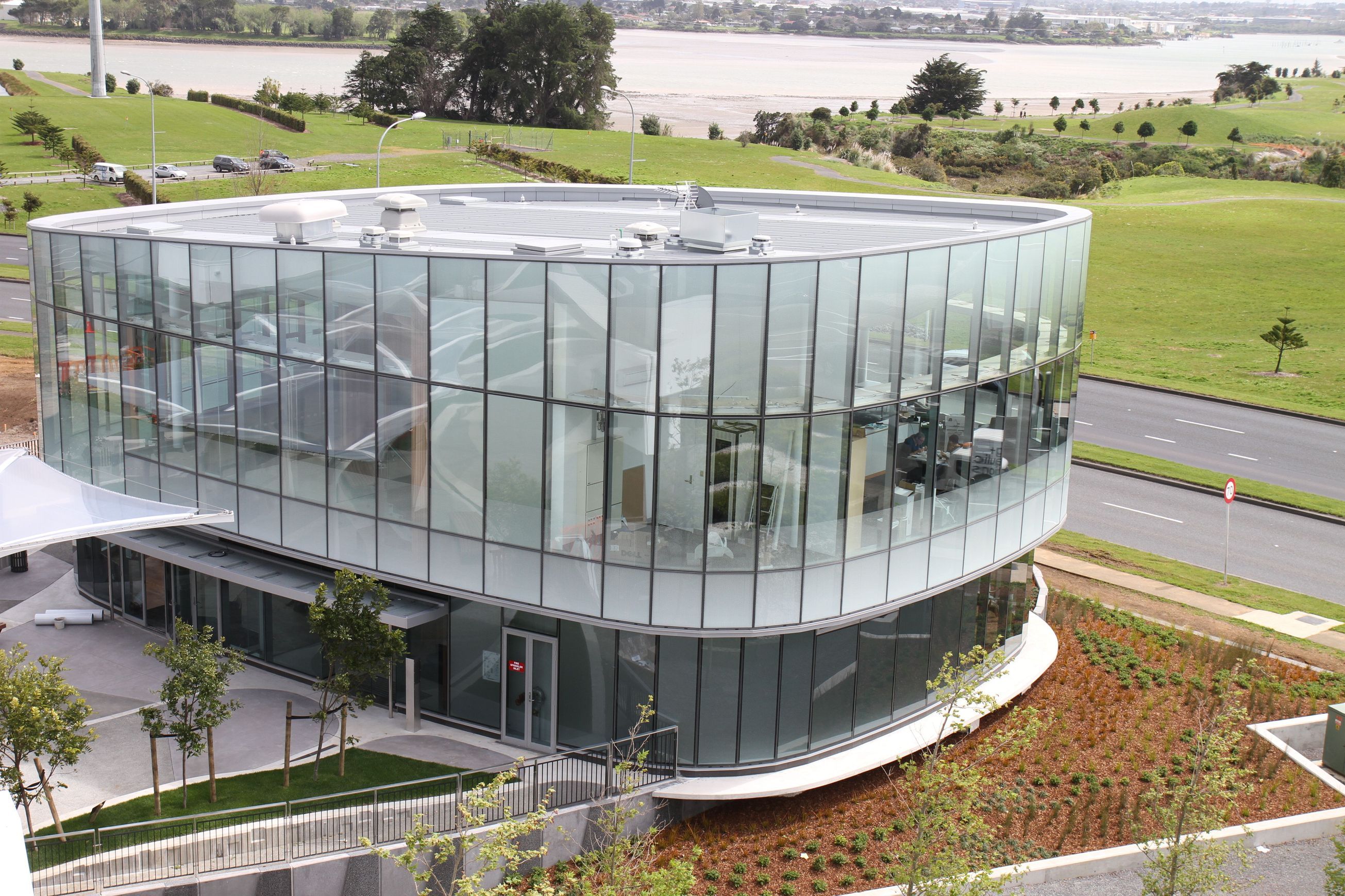 PW1000 4 sided flush glazed unitised curtainwall