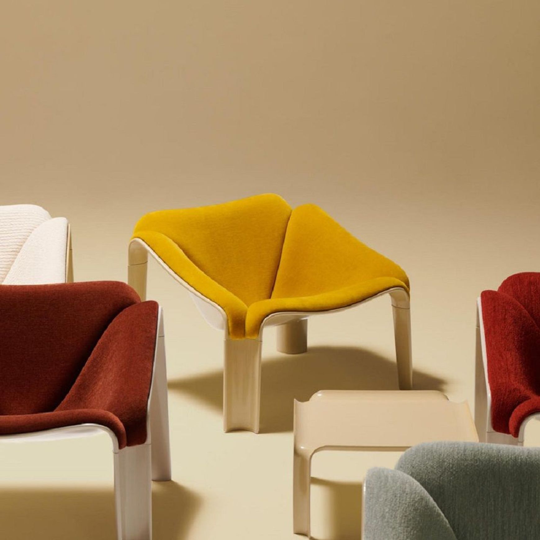 F300 Lounge Chair