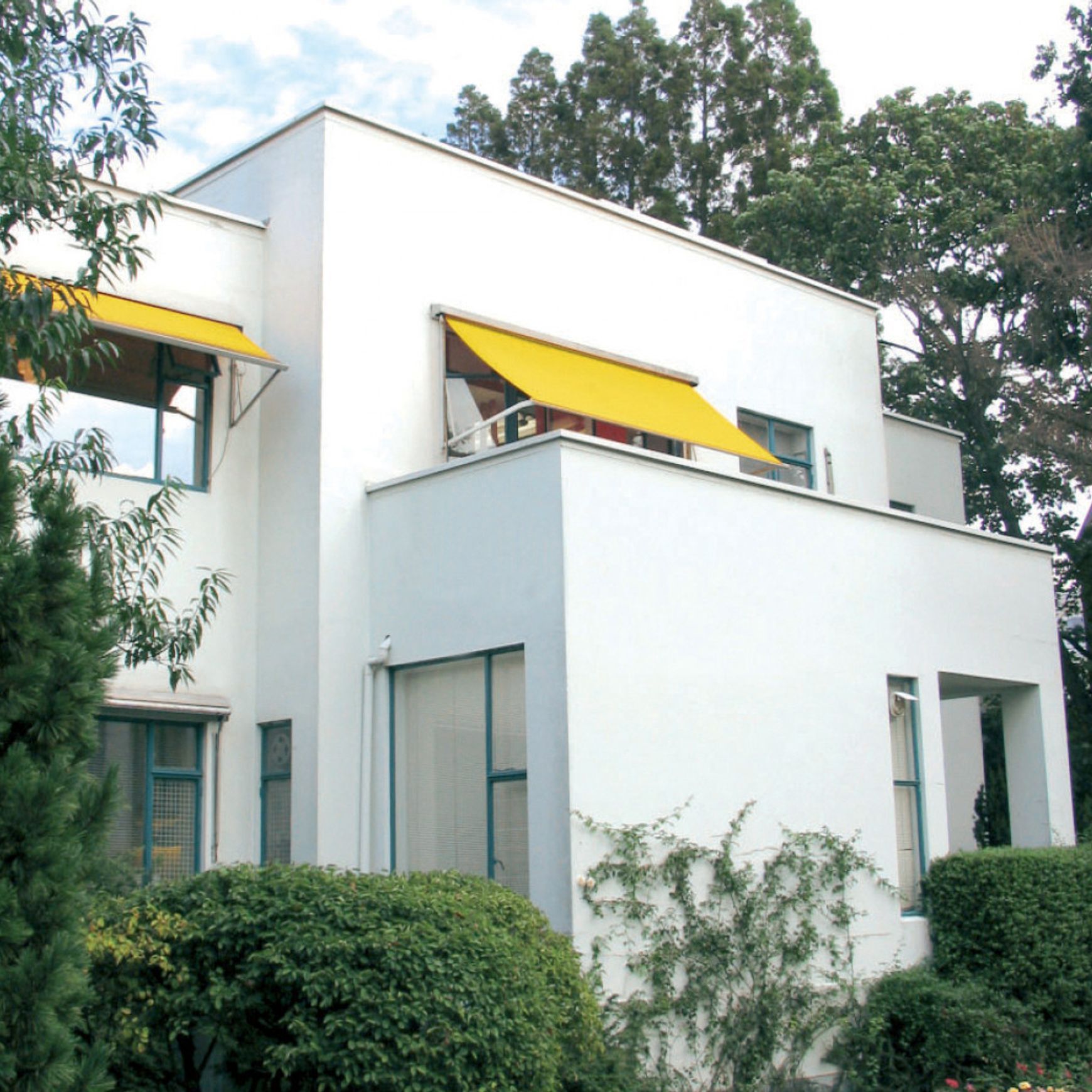 Bannette™ Drop Arm Awning