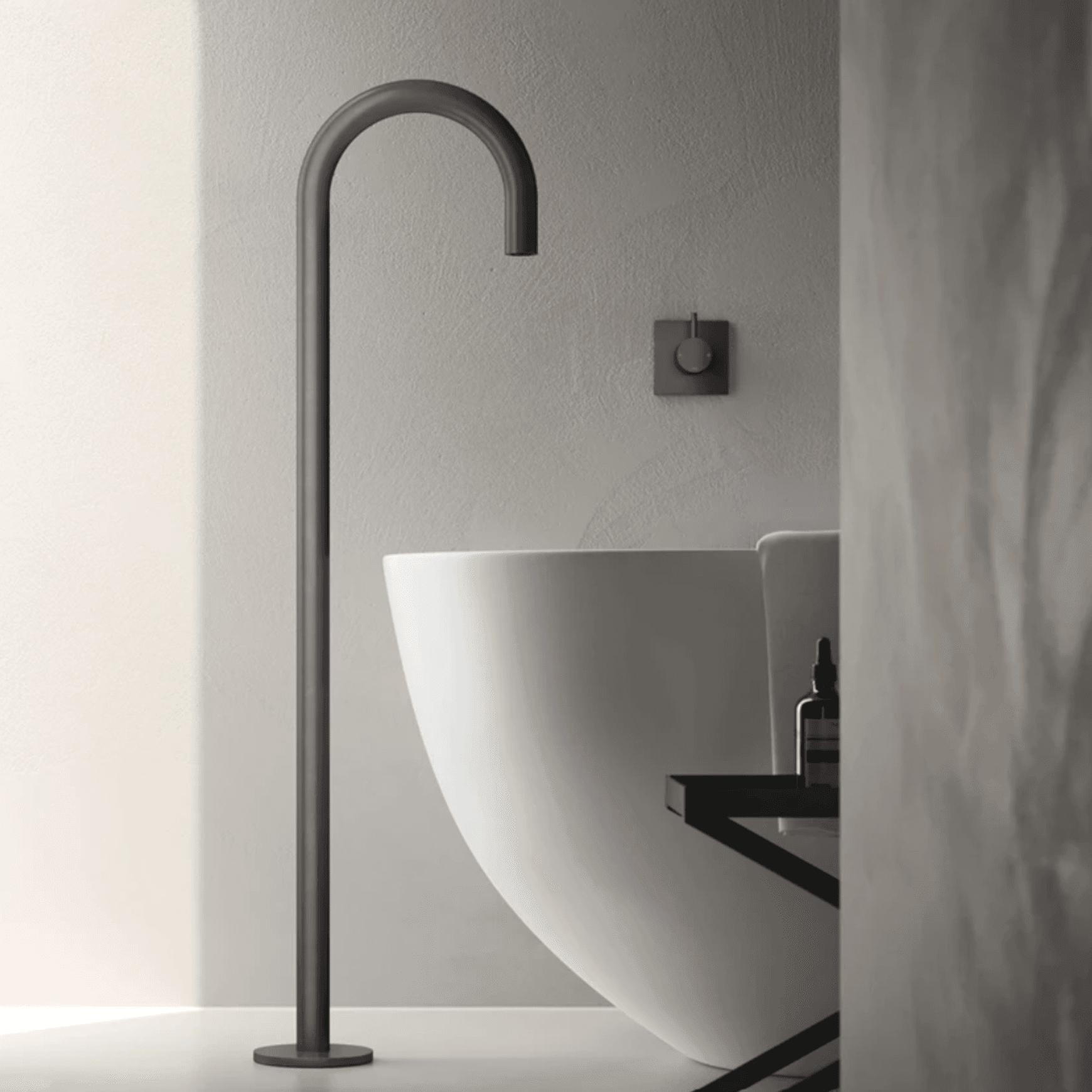 Buddy Floor Mount Bath Spout