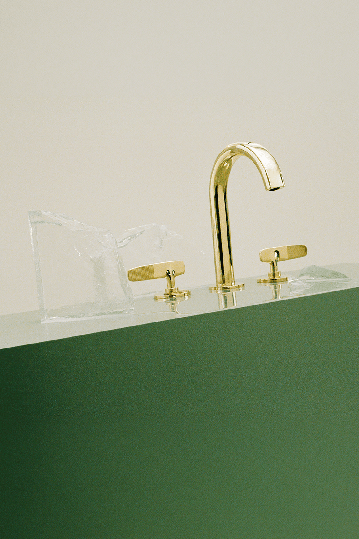 Veloce 3th Deck Mounted Basin Mixer Gooseneck Spout
