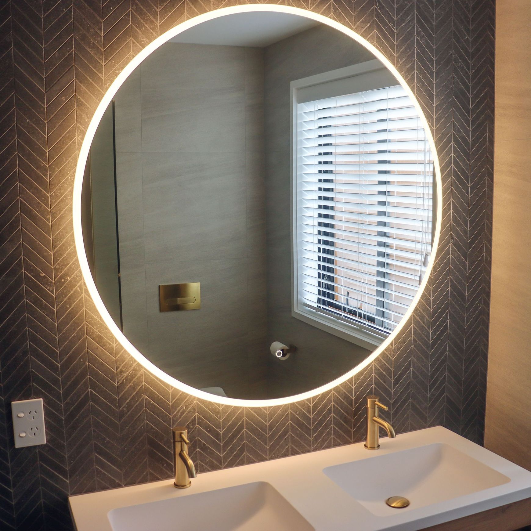 Code Solace Round Led Mirror Range
