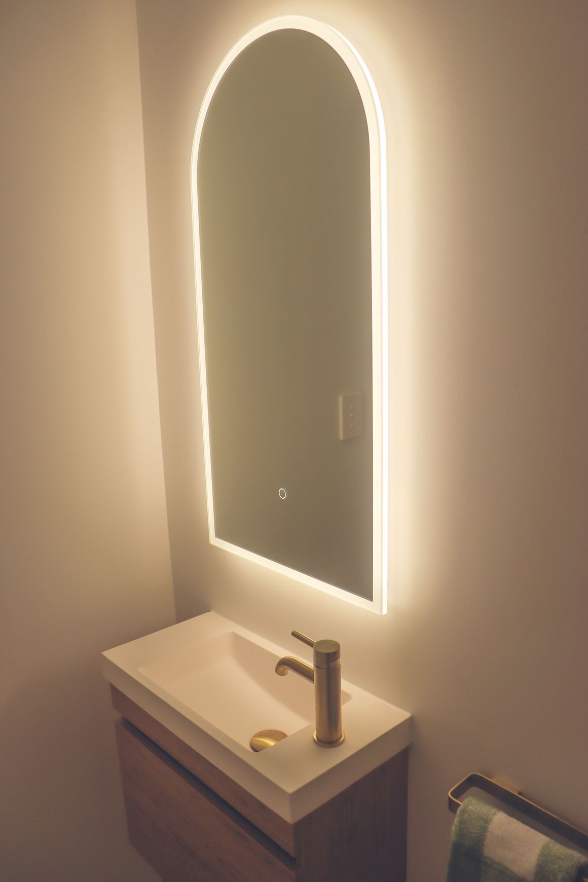 Code Solace Arc Led Mirror