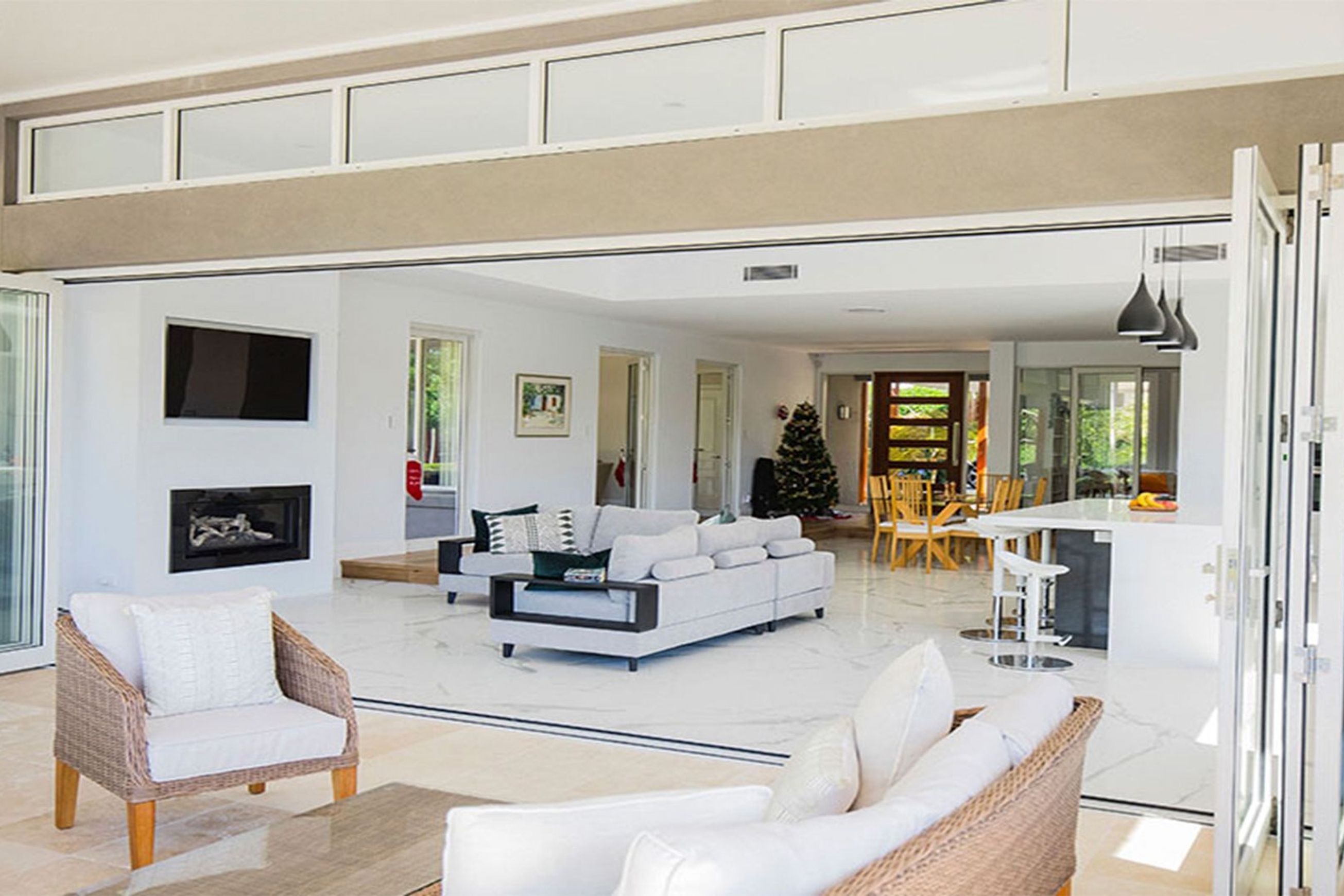 Elevate | Series 412 | Bi-Fold Door (Bottom Rolling)