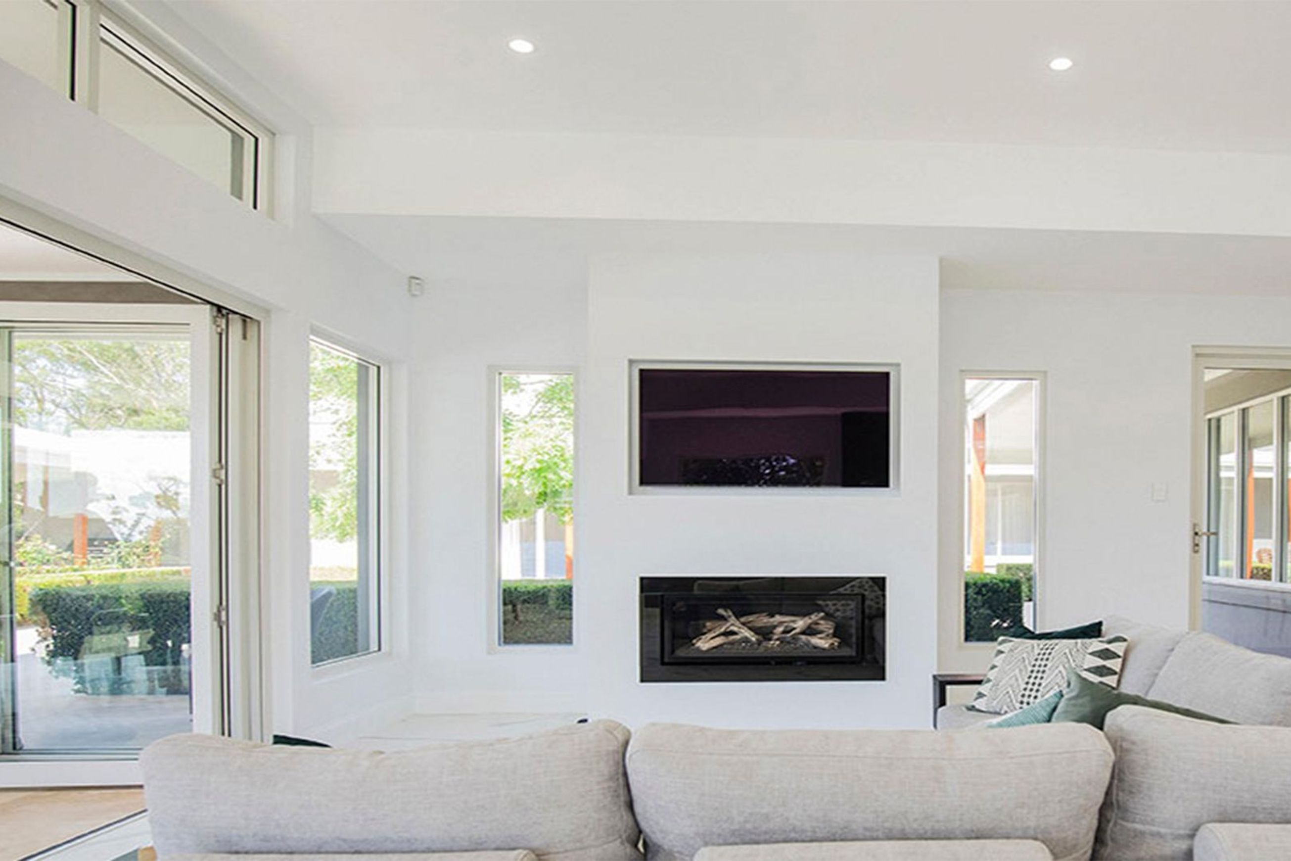 Elevate | Series 412 | Bi-Fold Door (Bottom Rolling)