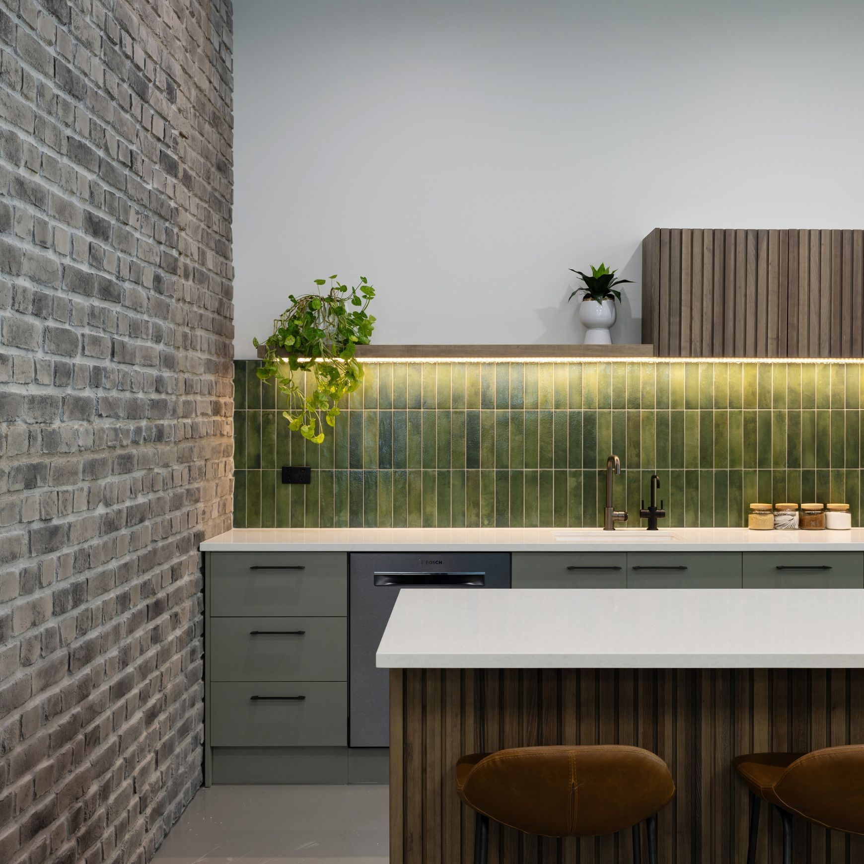Loft Brick Wall Panels by Muros | Anthracite Finish
