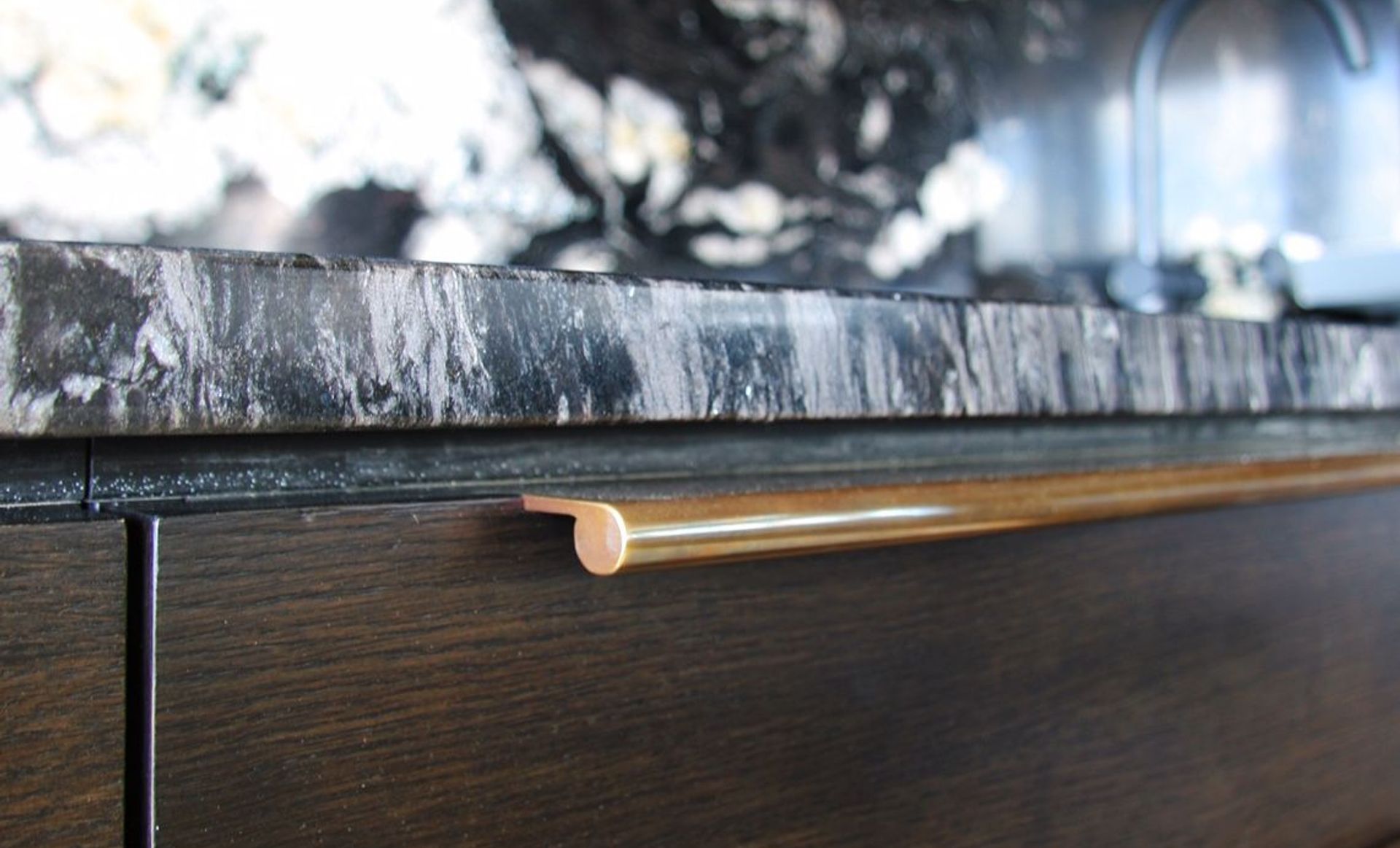 HB370 + HB380 Series Continuous Drawer Pull