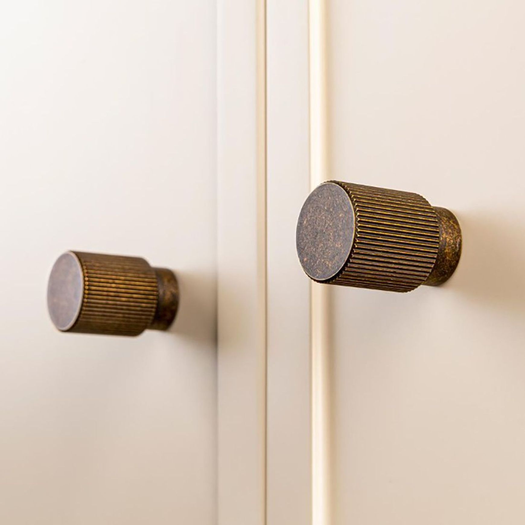Momo Arpa Round Cabinet Knob