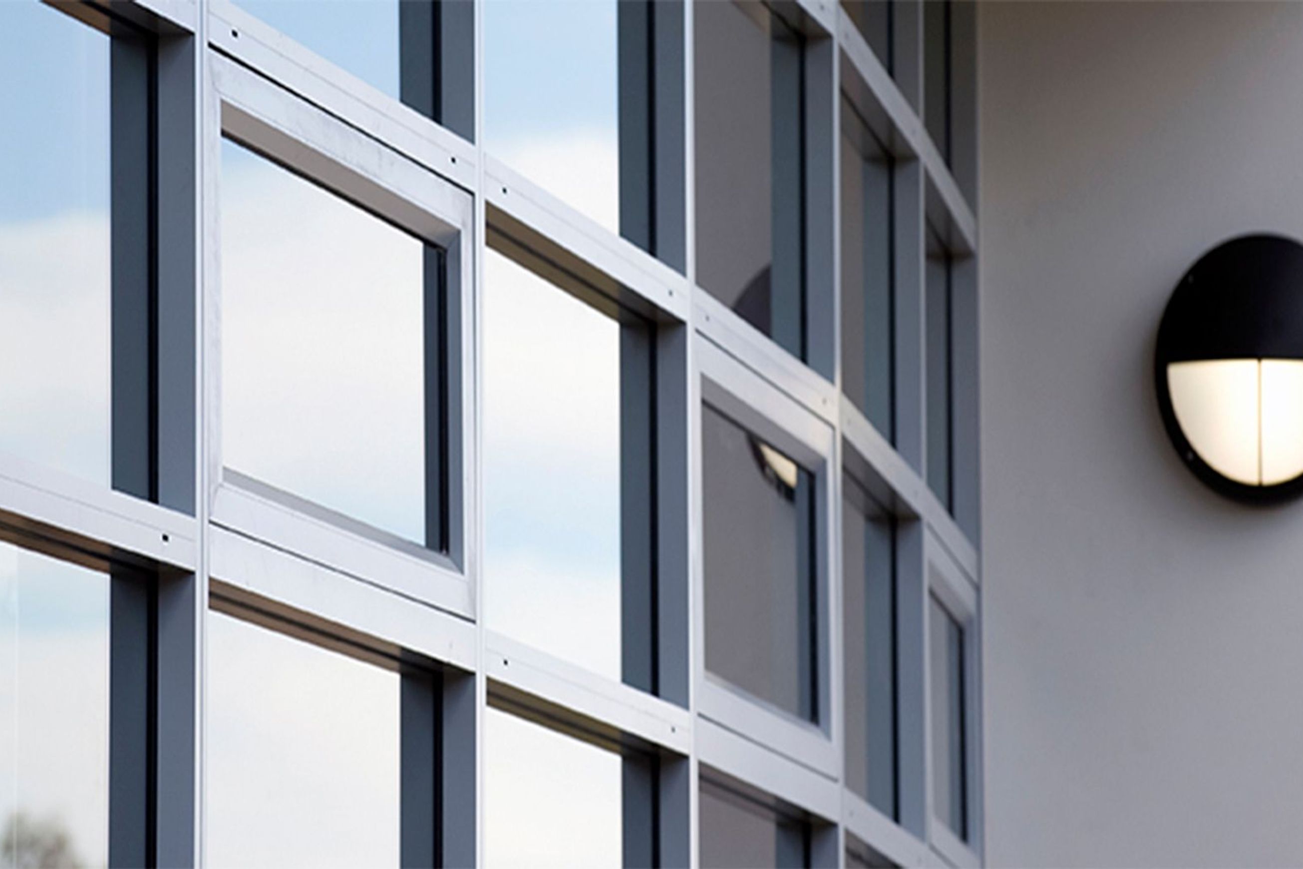Elevate | Series 668 | Awning/Casement Window