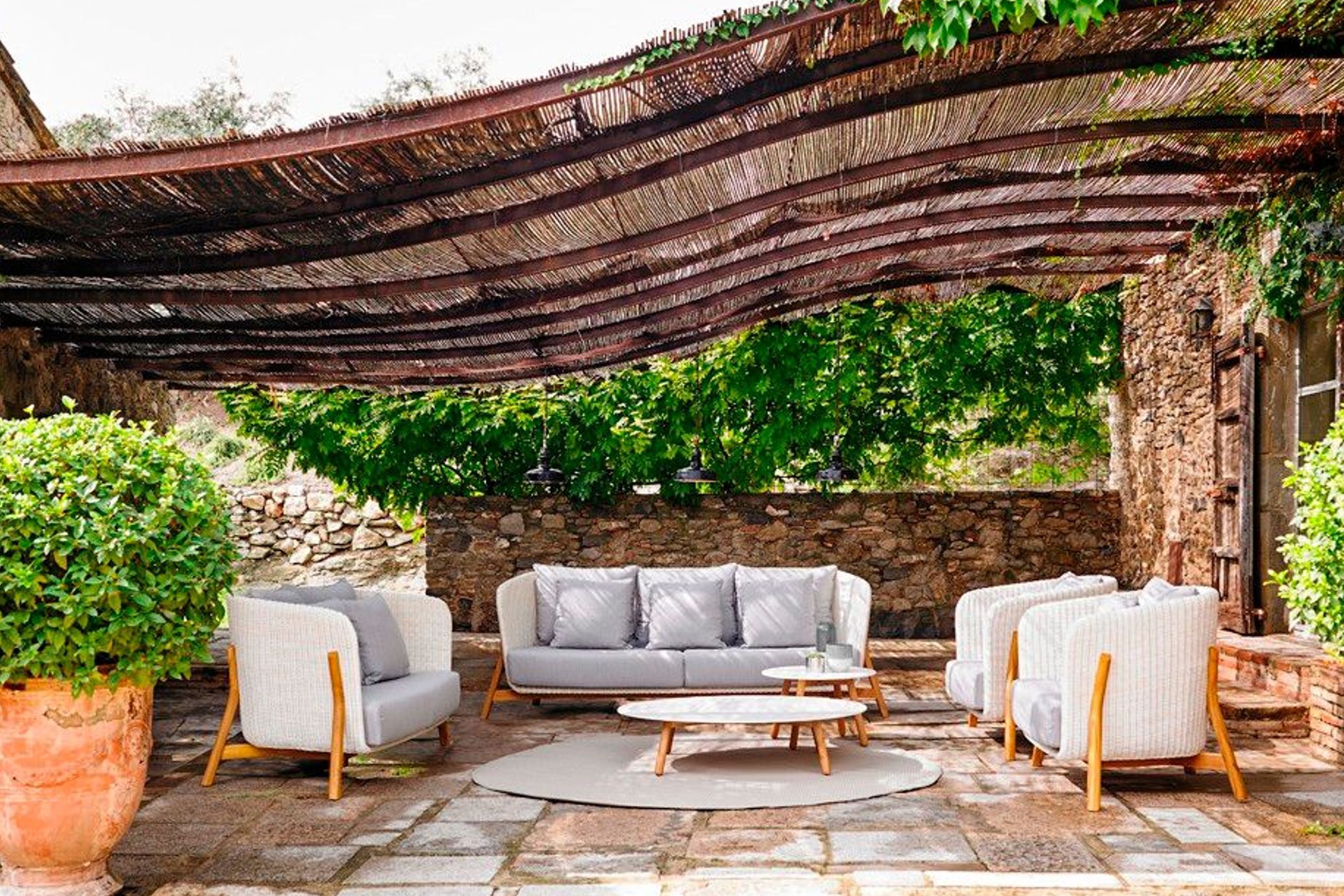 Round Outdoor Coffee Table by Point
