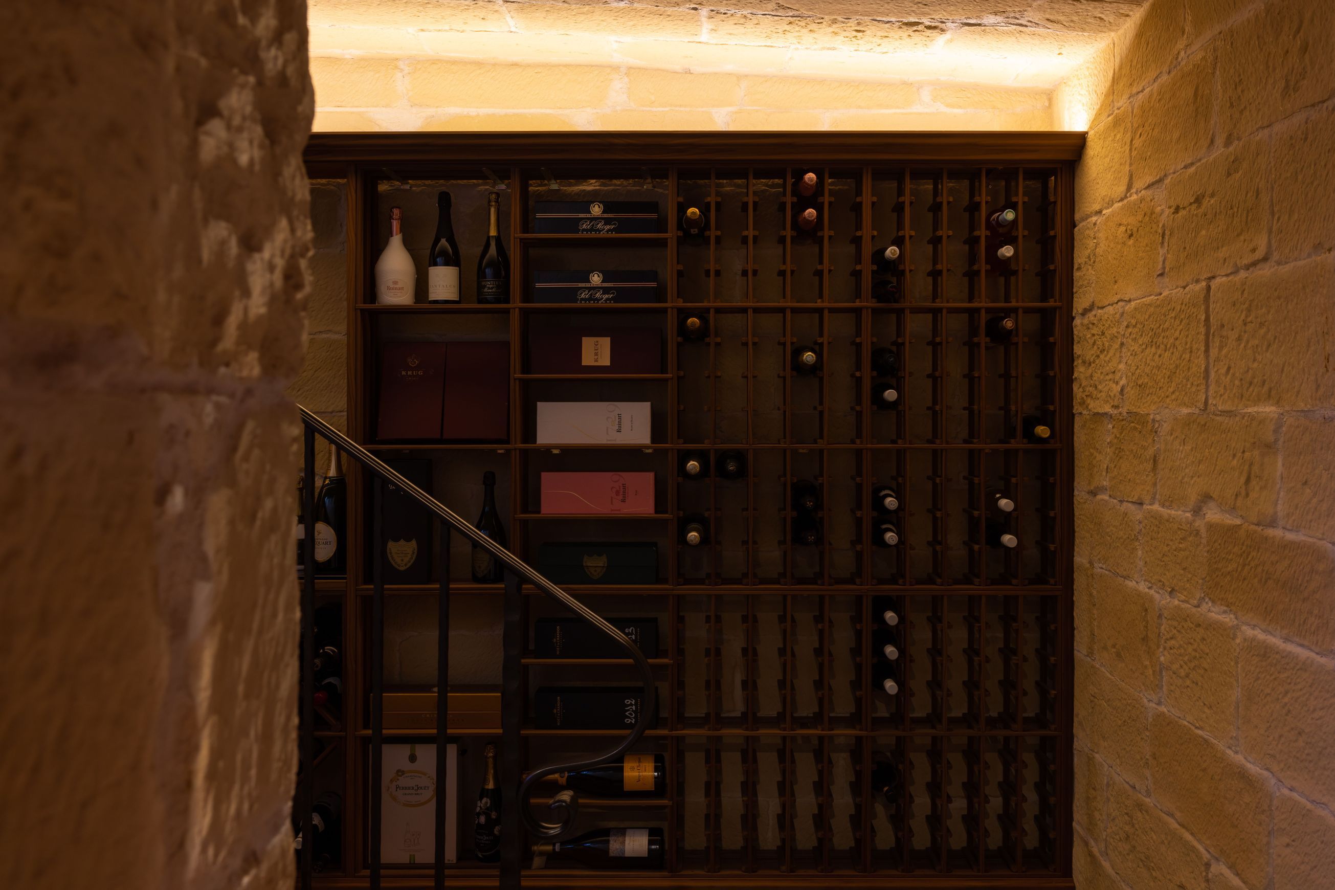 Chipped Stone Wall Panels by Muros - Stone Wall Ceiling