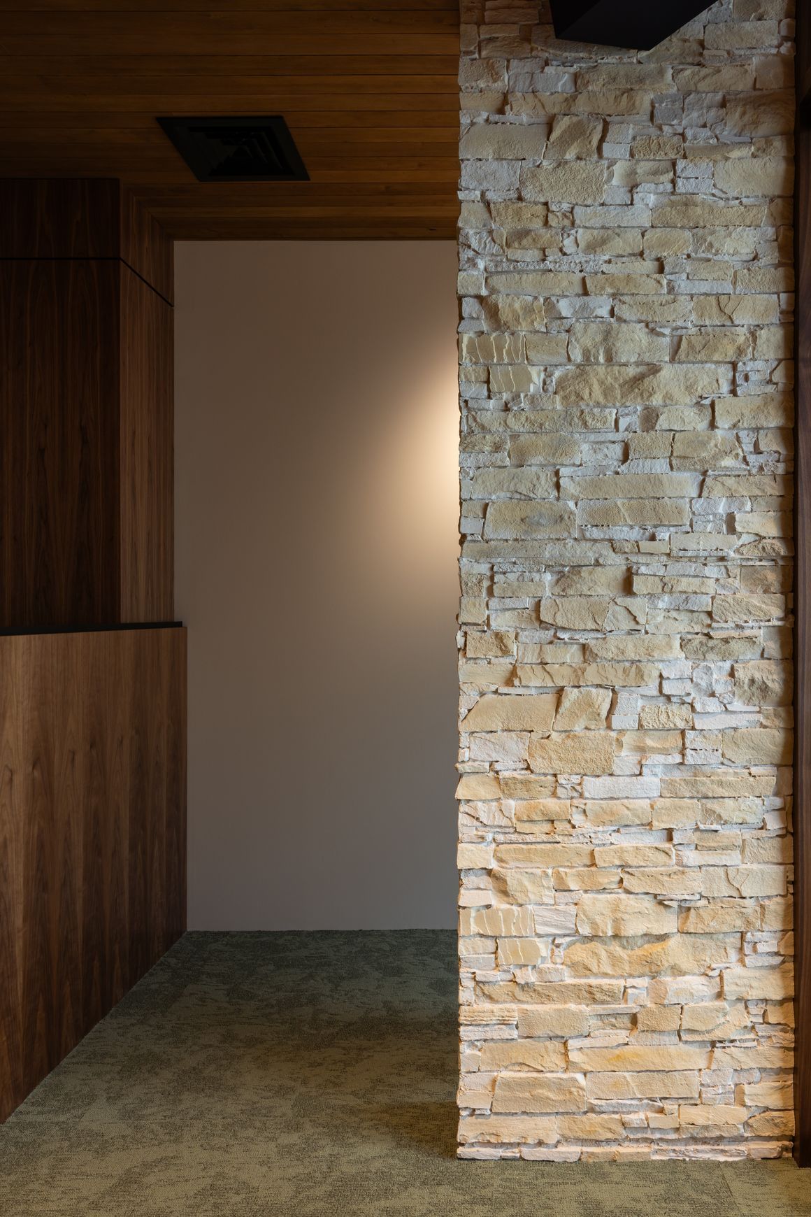 Ledge Stone Wall Panels by Muros - Real Stone Facade