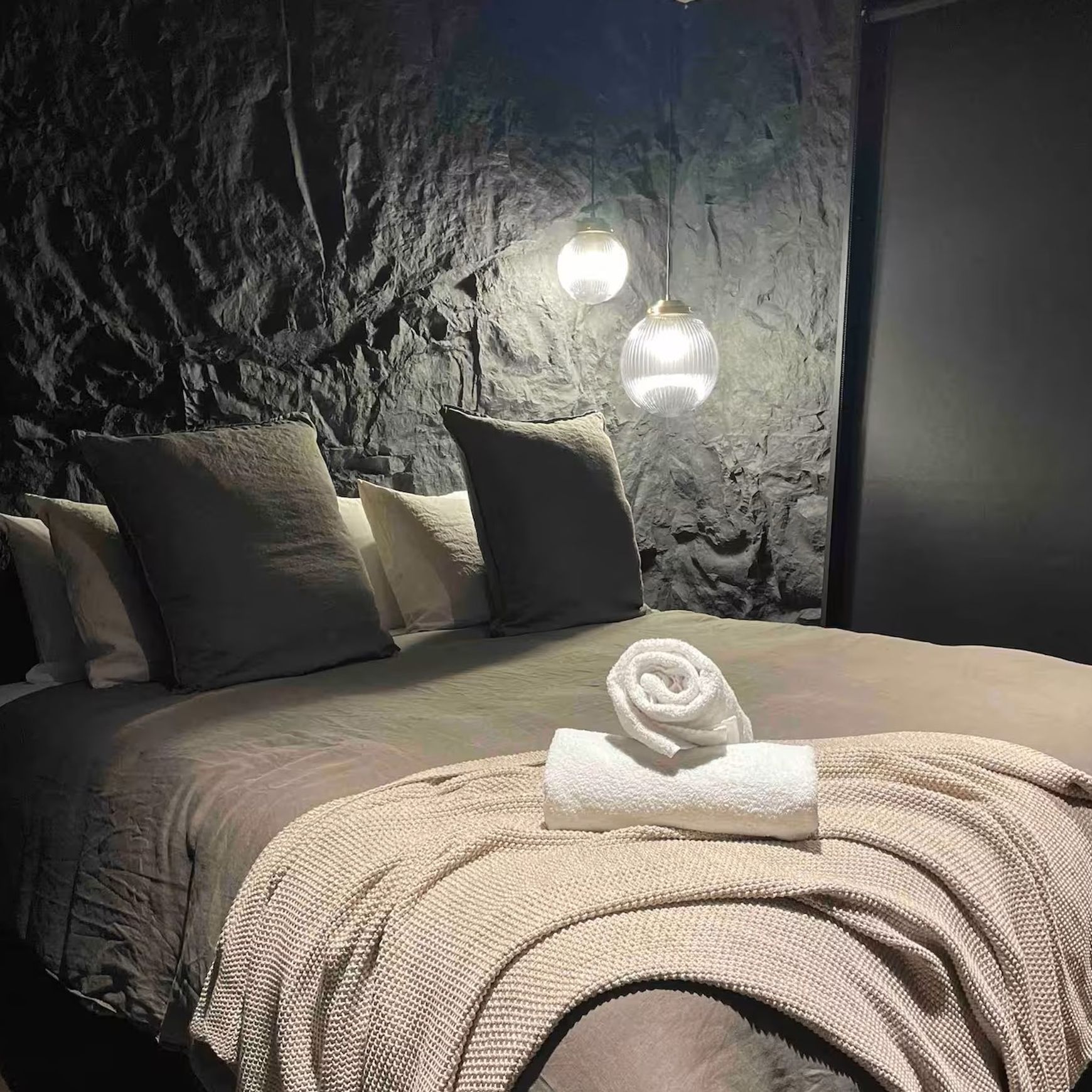 Rock Wall Panels by Muros - Decorative Stone Feature