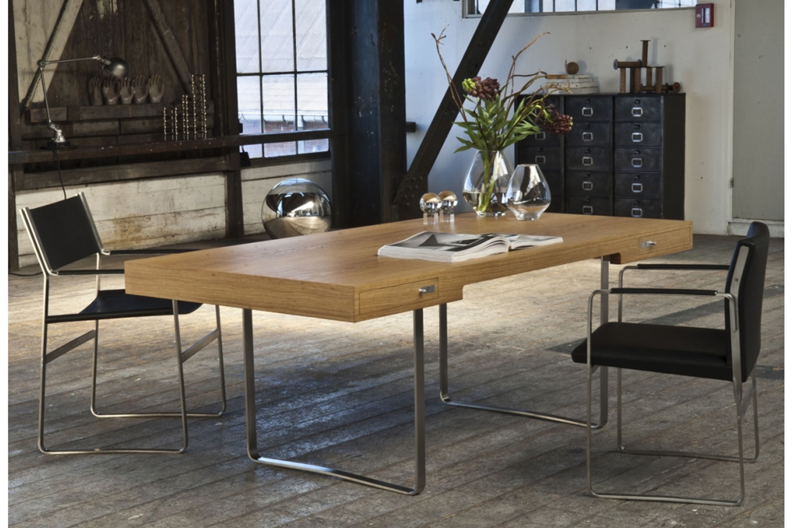 CH110 - Desk with drawers by Carl Hansen & Søn