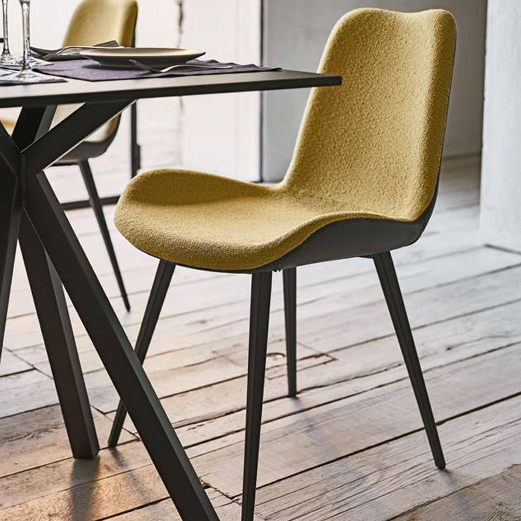 Dalia Side Dining Chair