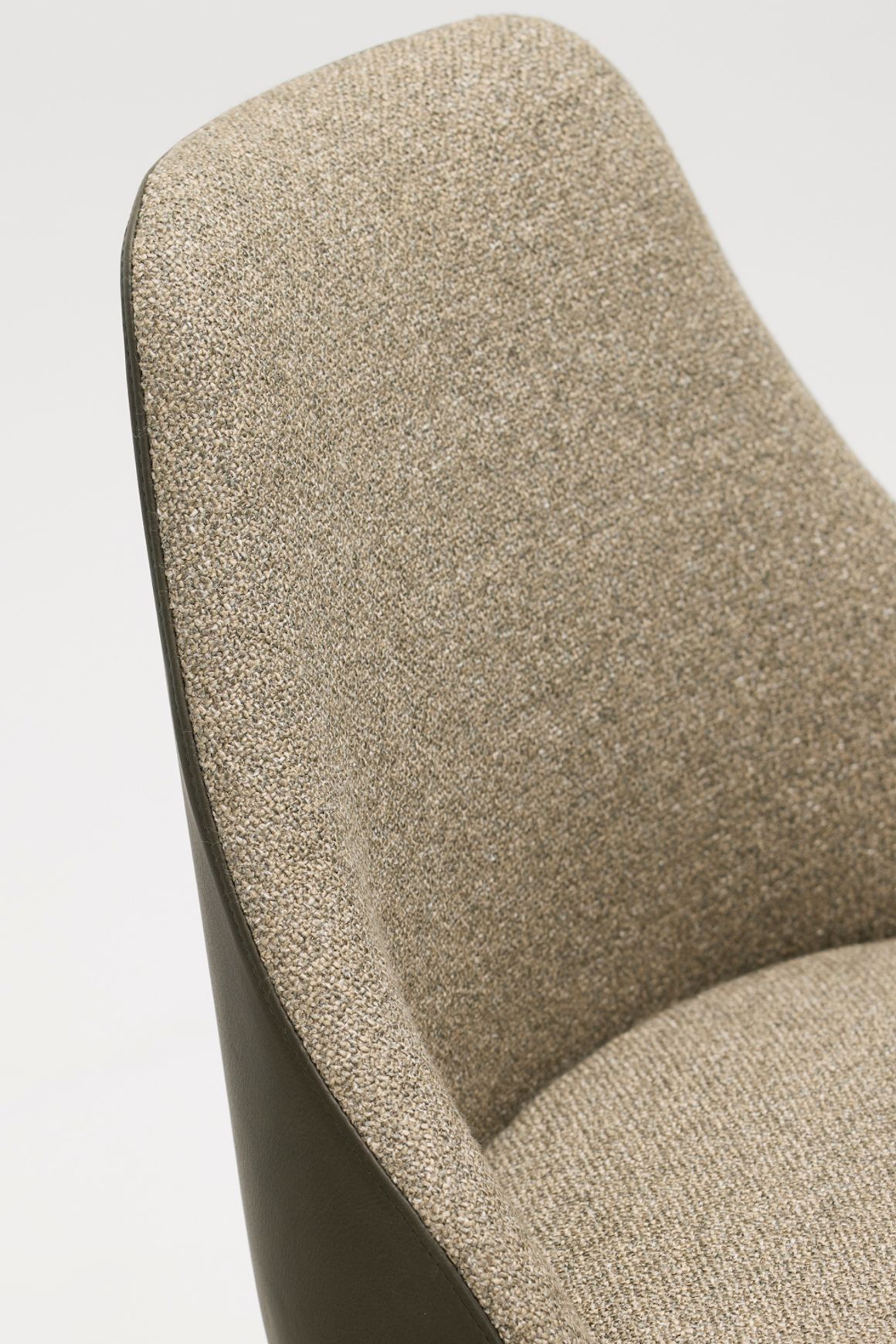 Johannna | High Back Chair