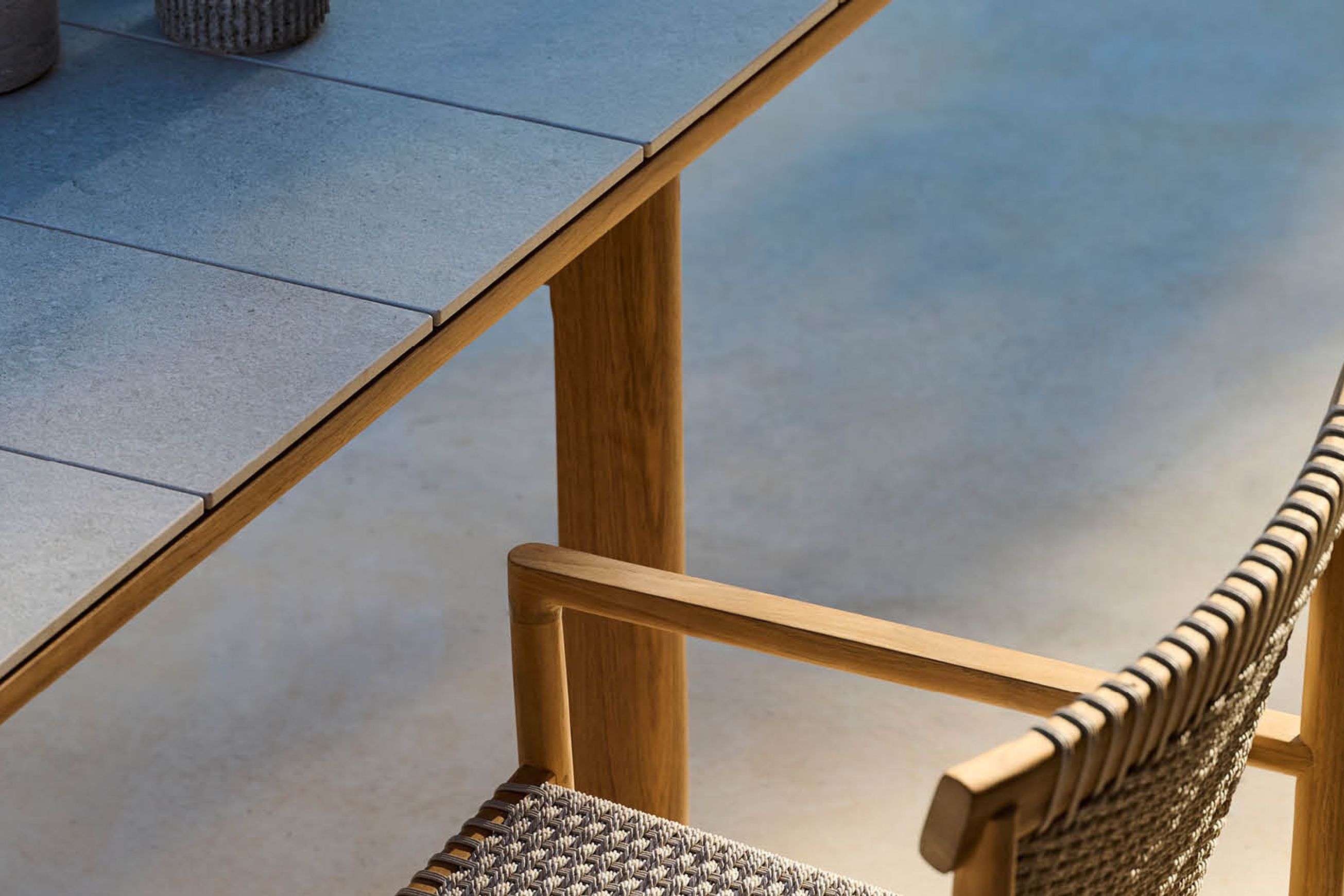 Amanu Dining Table