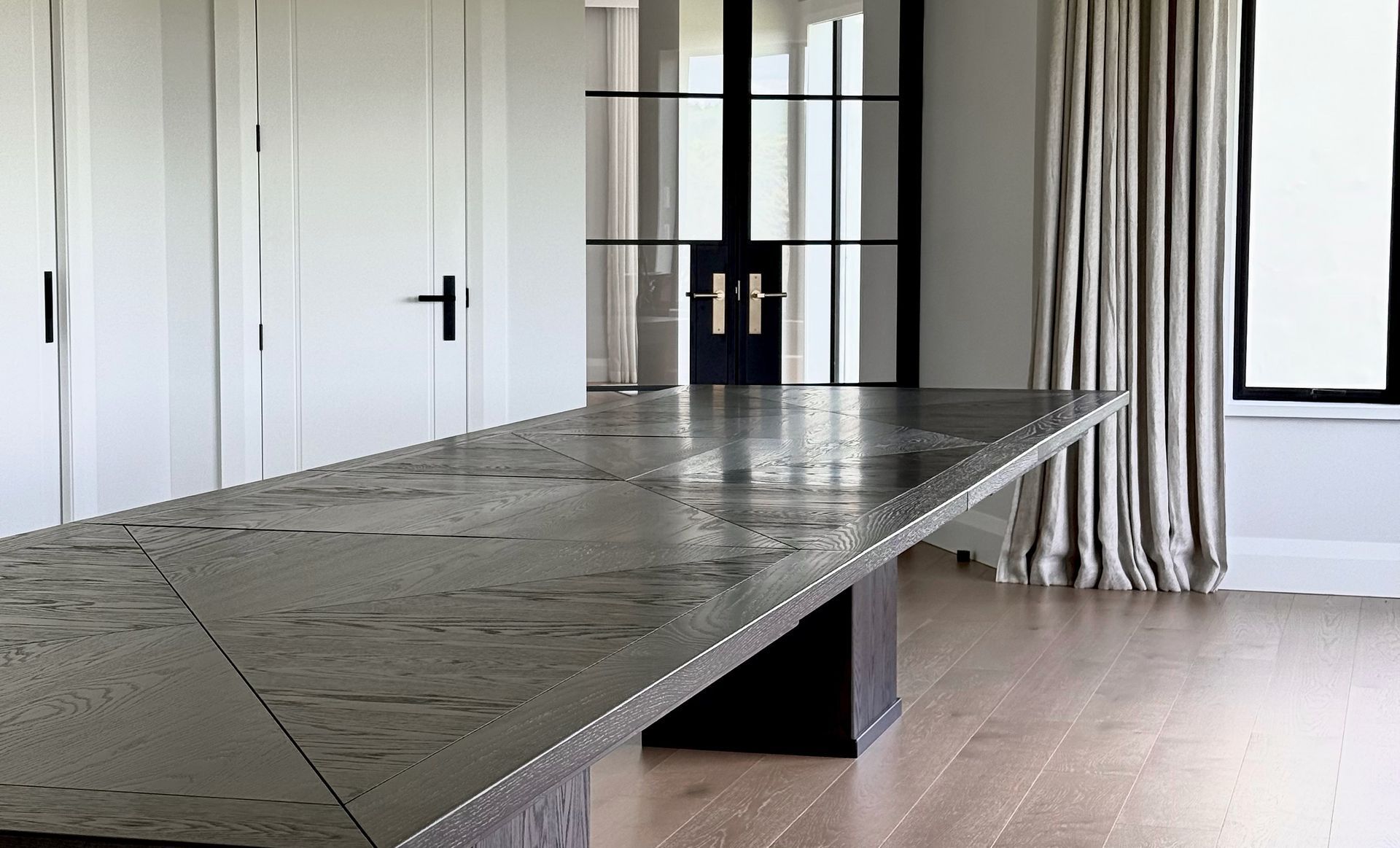Extending Gathering Table — Stained Oak Wood
