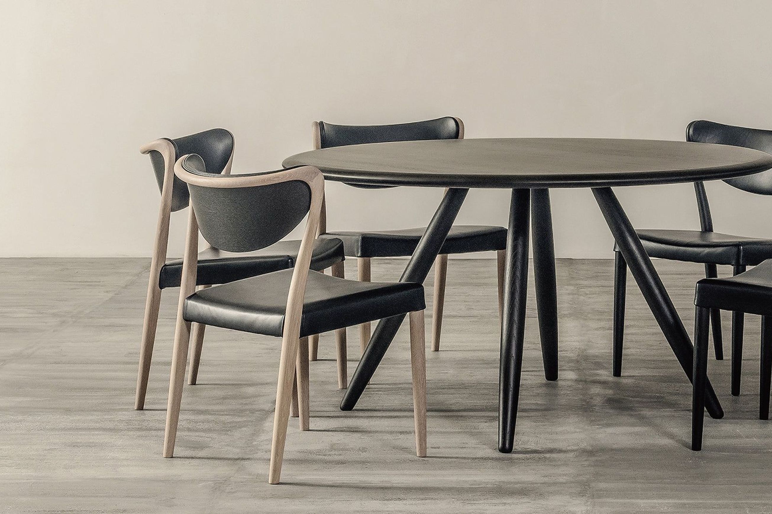 MO Dining Table