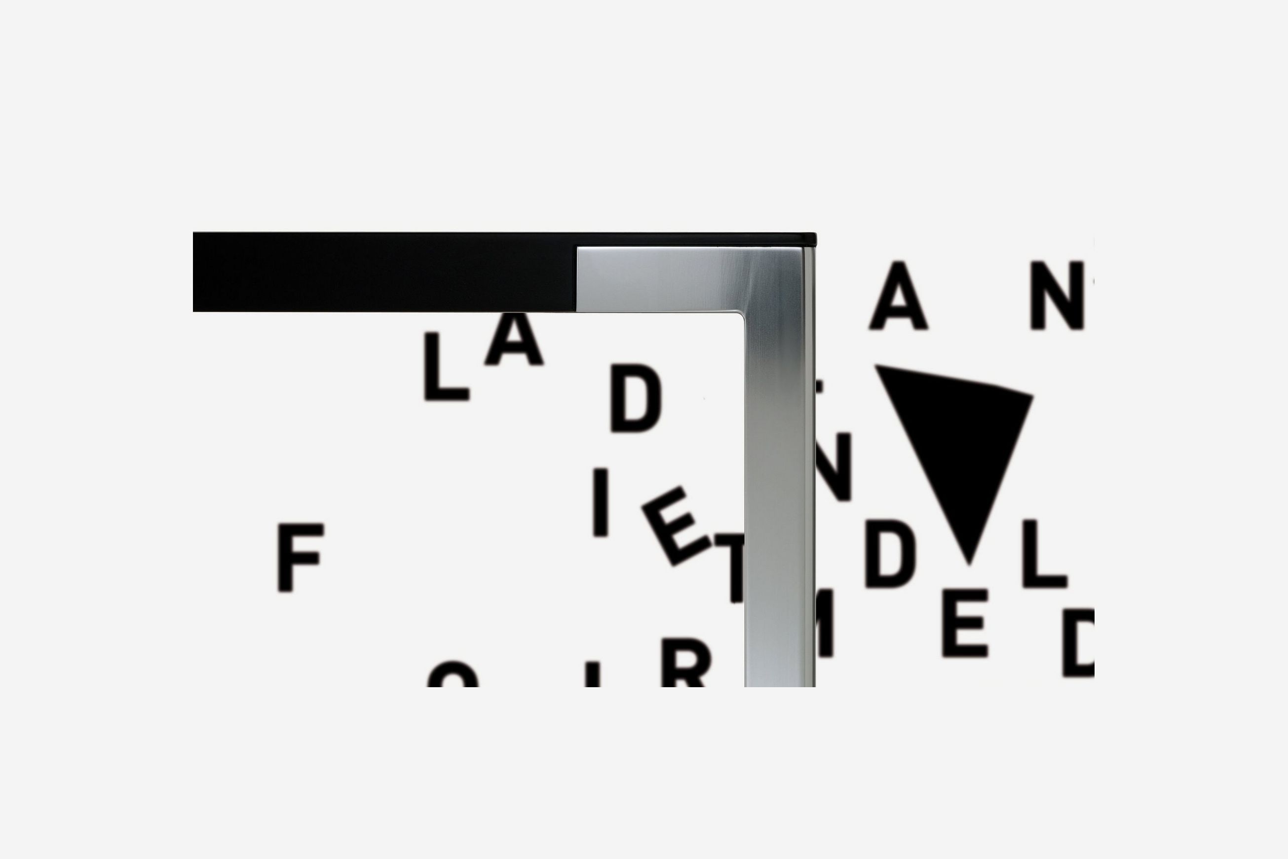 Trevi Table