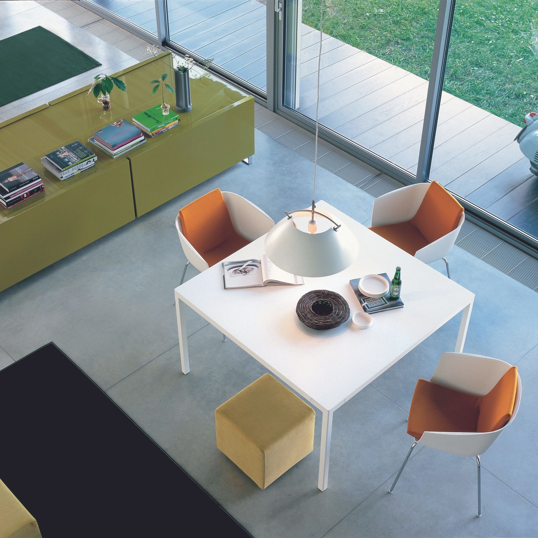 Trevi Table