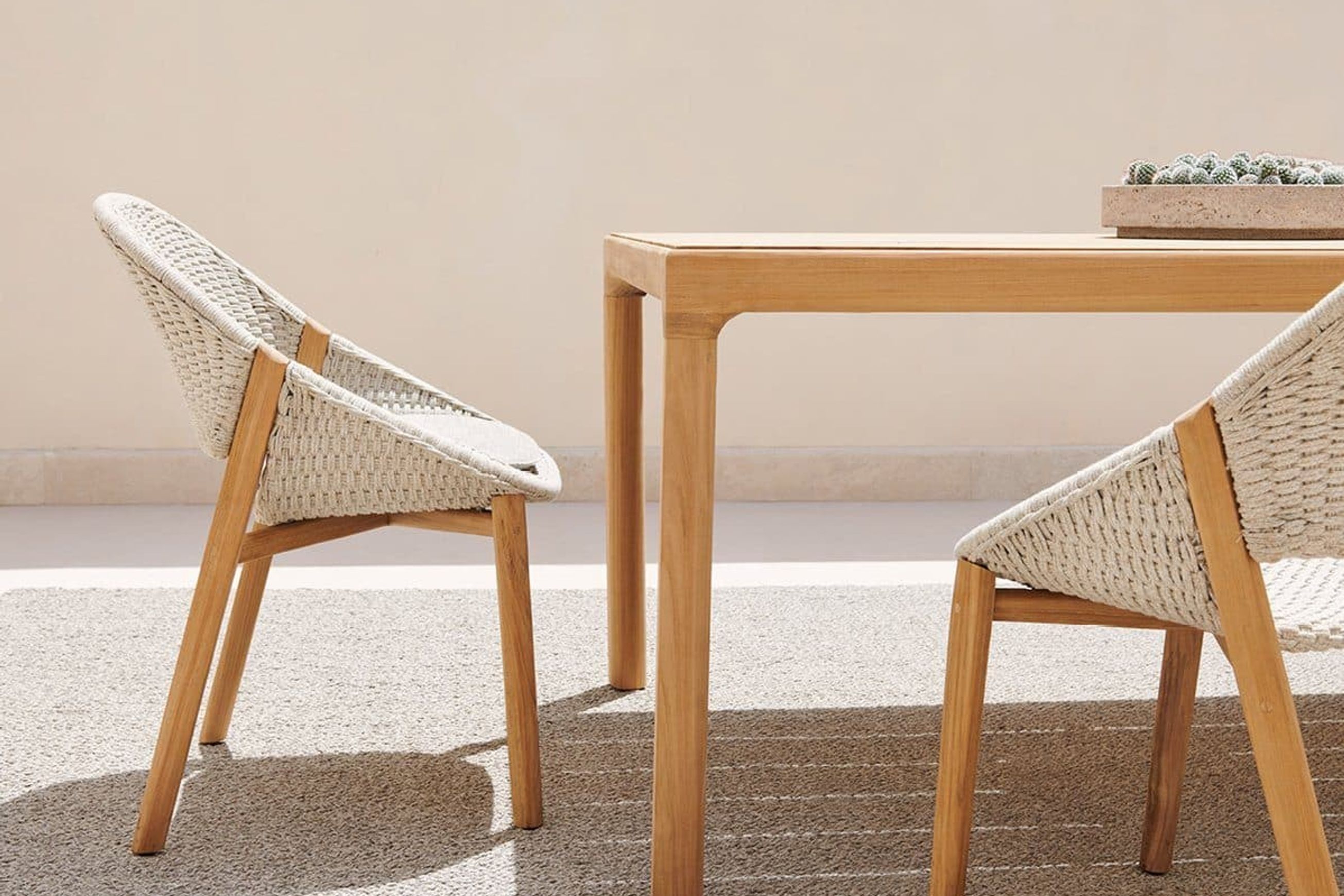 Illum | Teak Table