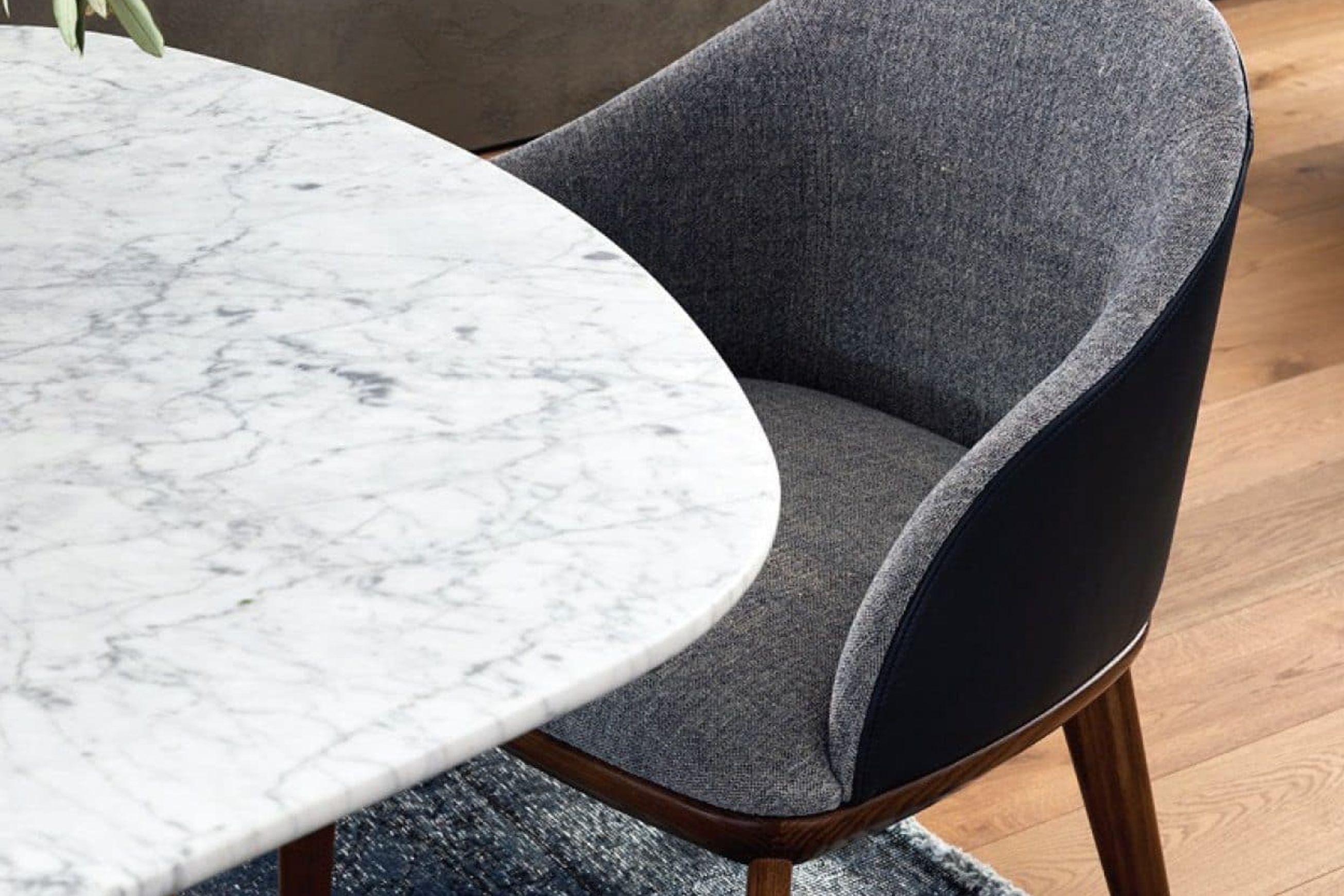 Johanna | Elliptical Table