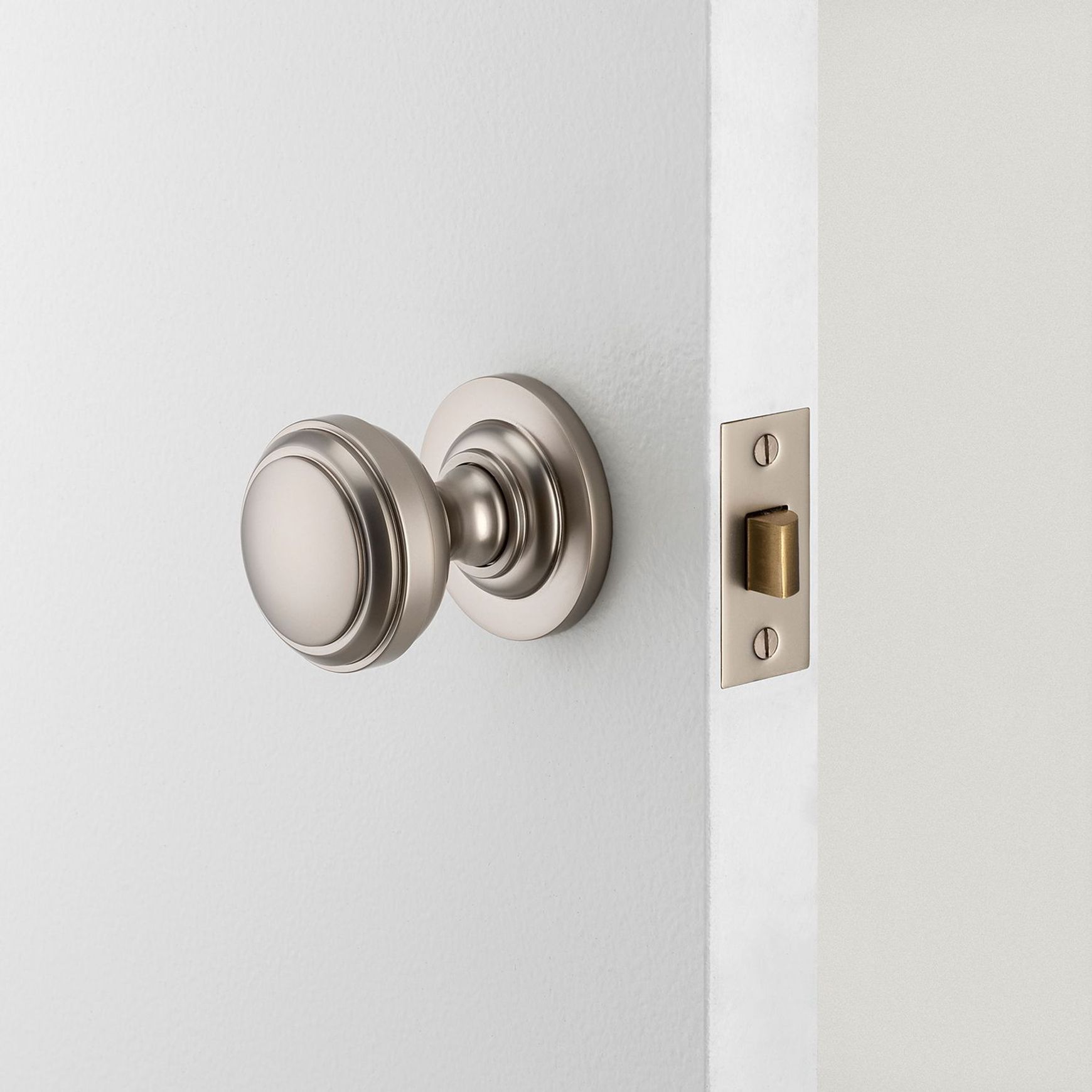 Iver Paddington Door Knob on Round Rose Passage