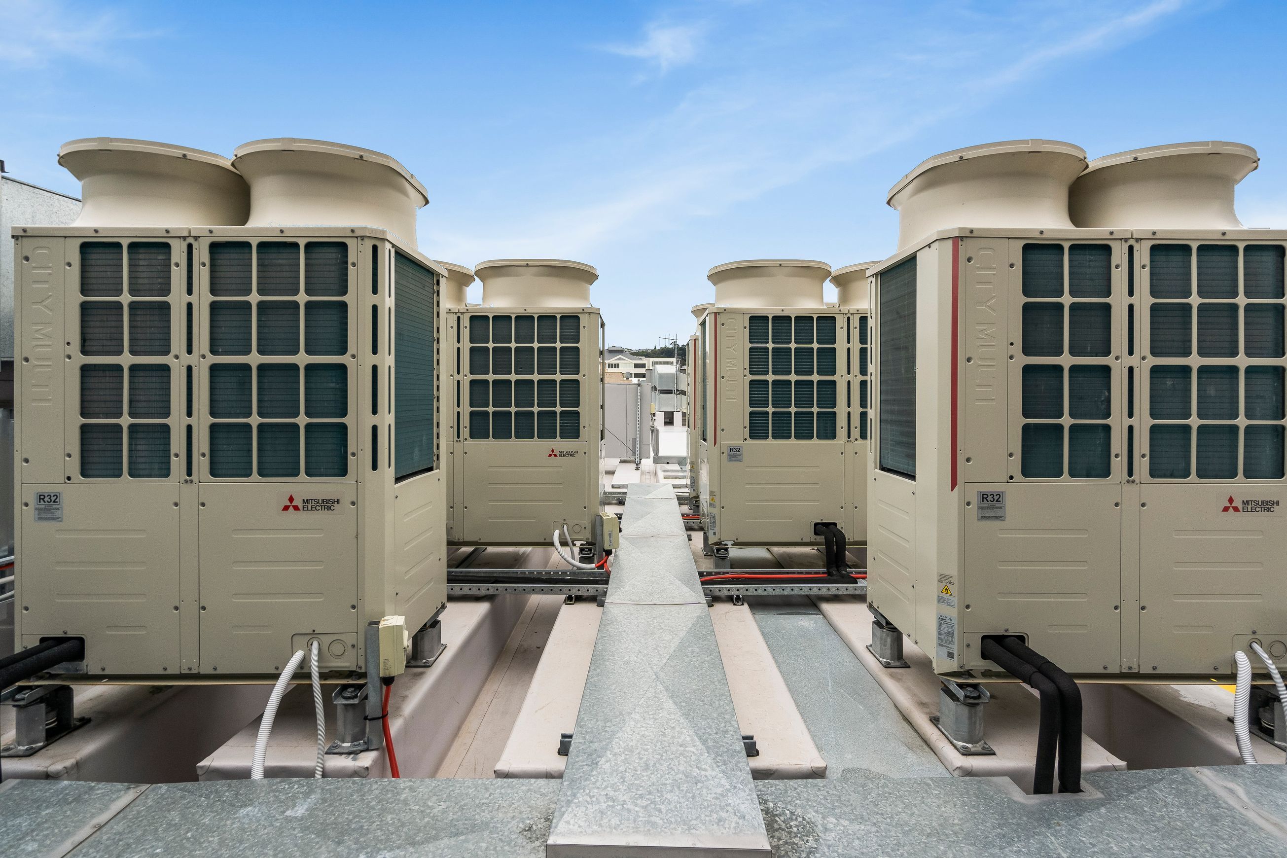 R32 Hybrid – Integrated Heating & Cooling Solutions