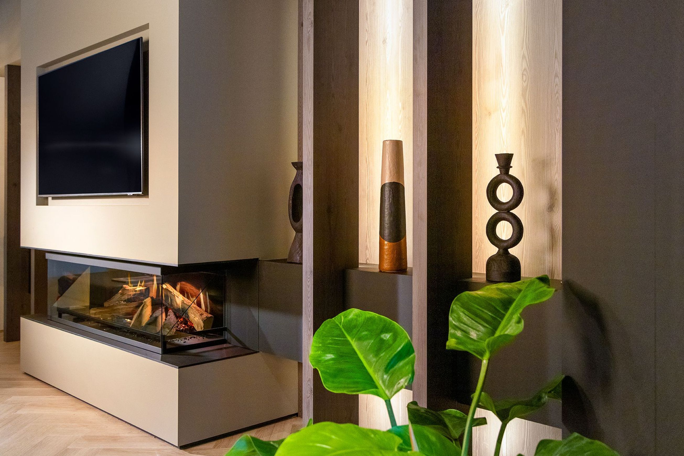 E-One 130 S - 3 Sided Electric Fireplace
