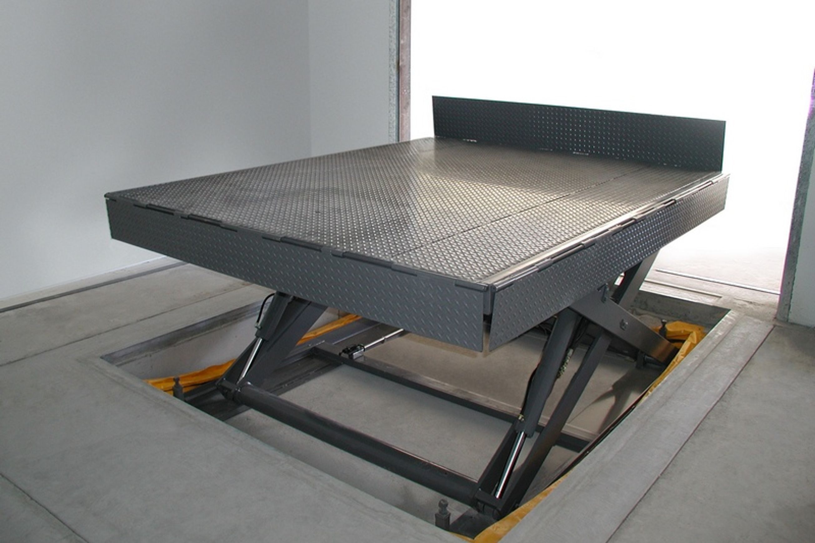 Elevating Dock Scissor Lifts