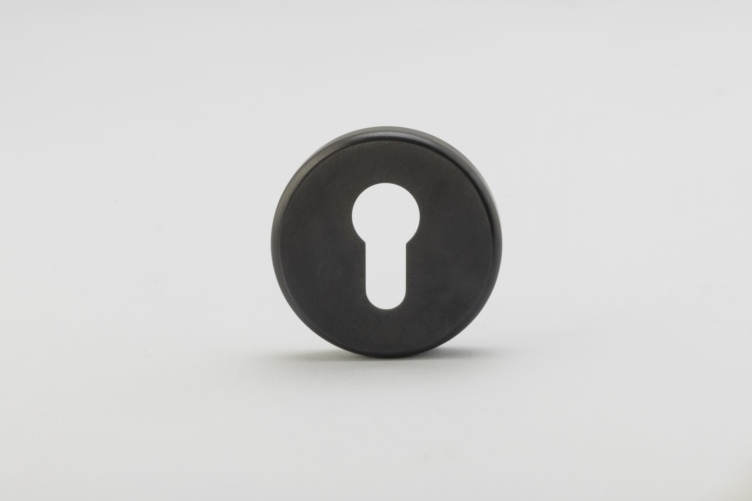 Streaker Round Escutcheon Euro