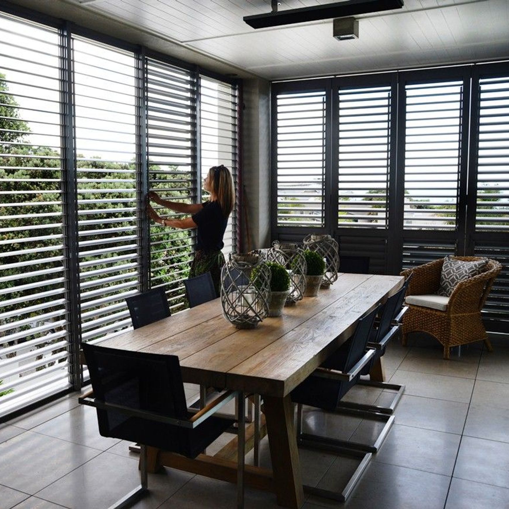 Hand Adjustable Louvre Panels (KISS Pivot System)