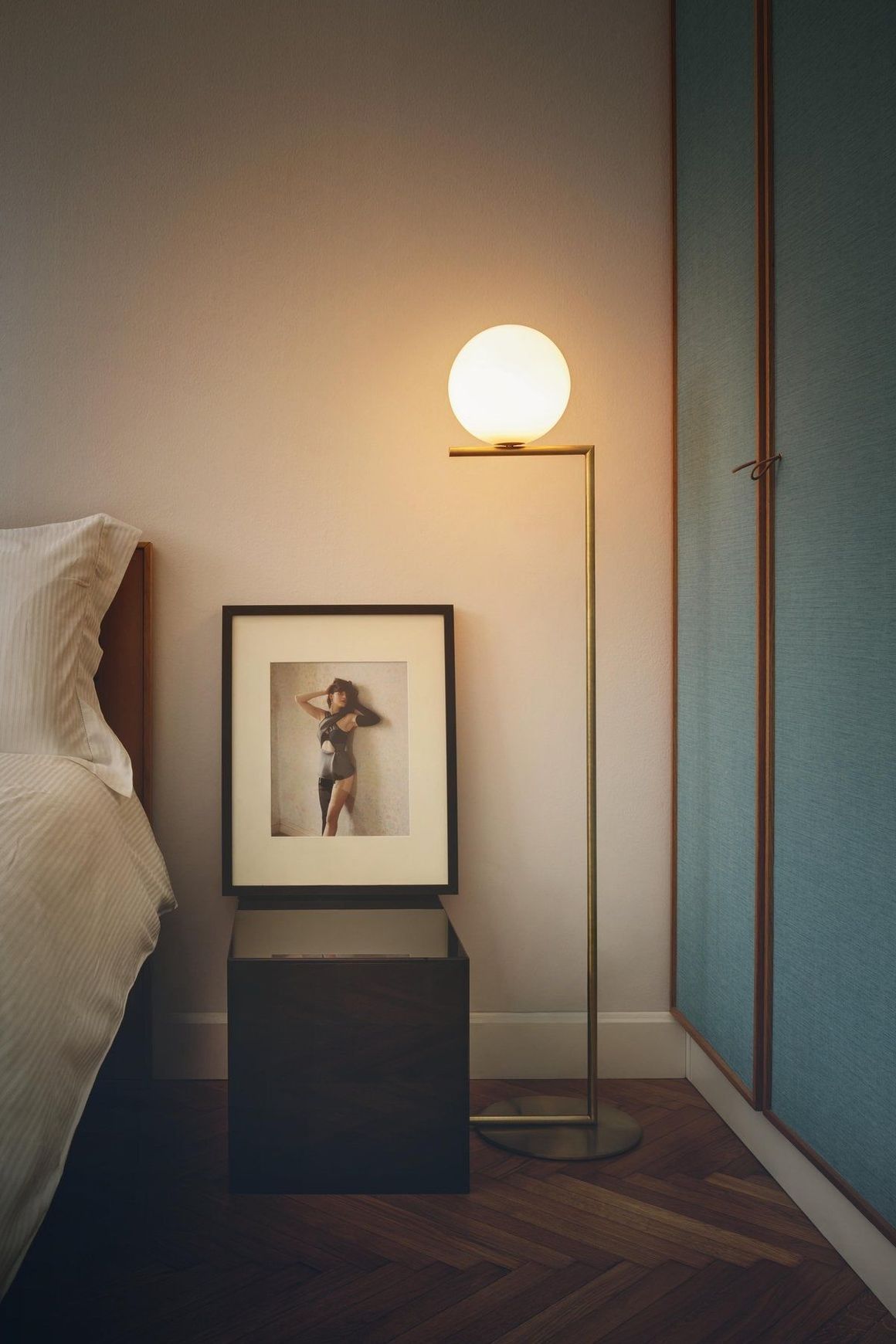 IC F2 Floor Lamp