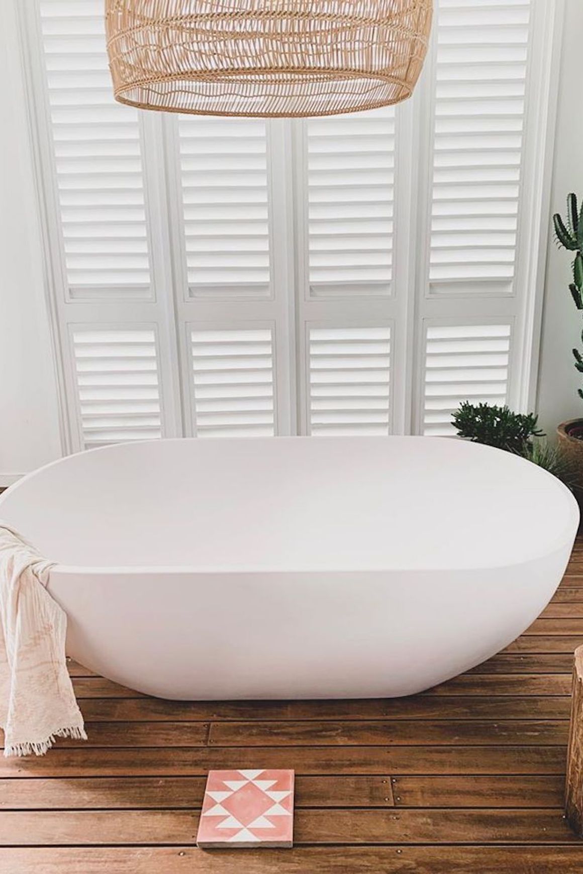 ST12 Justina Toka Bath