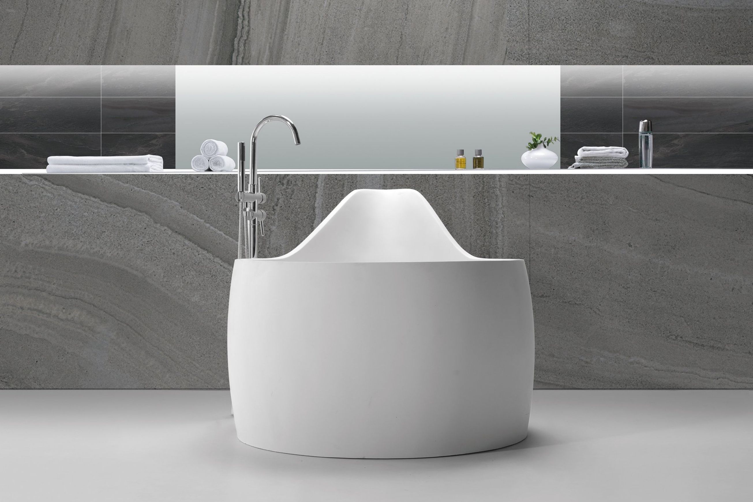 B070 Large Hugi Soak Tub 1300MM